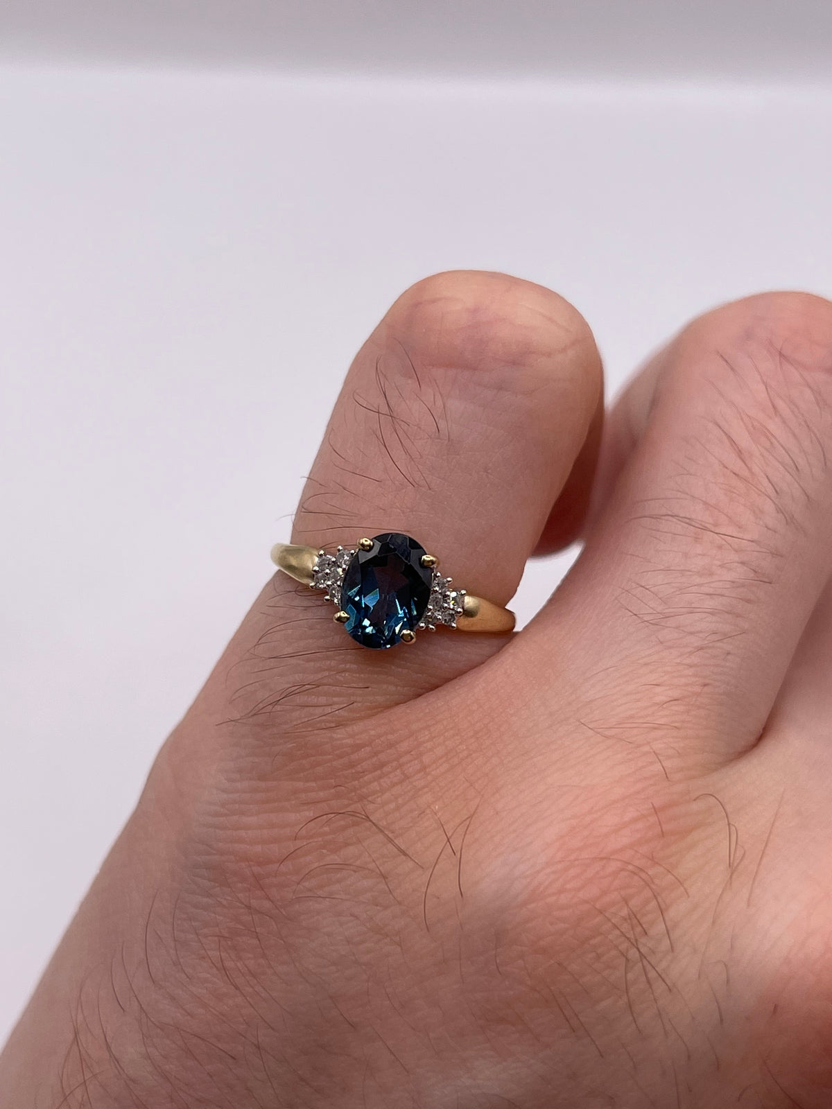 9ct gold London blue topaz and diamond ring