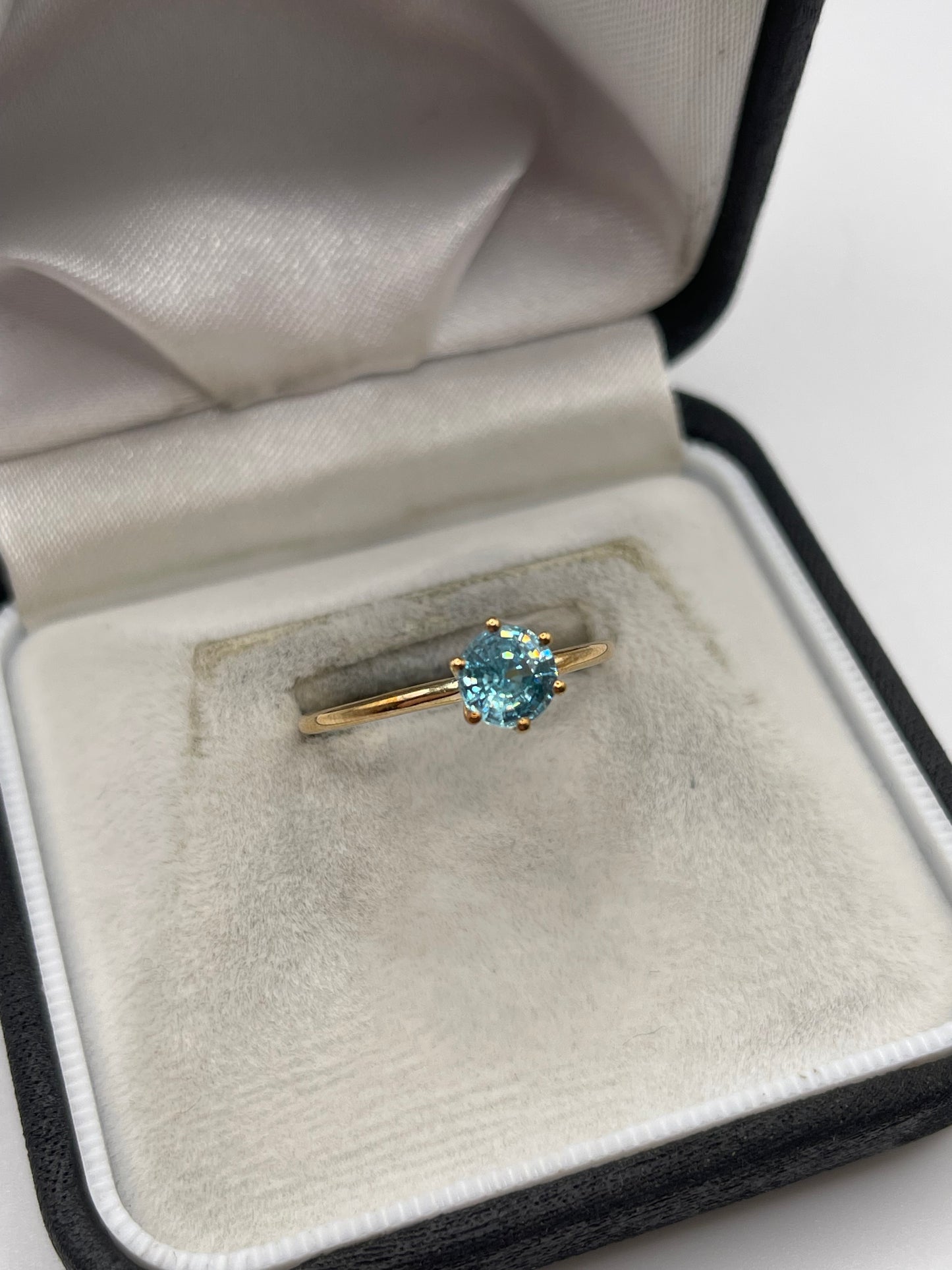 9ct gold blue zircon ring