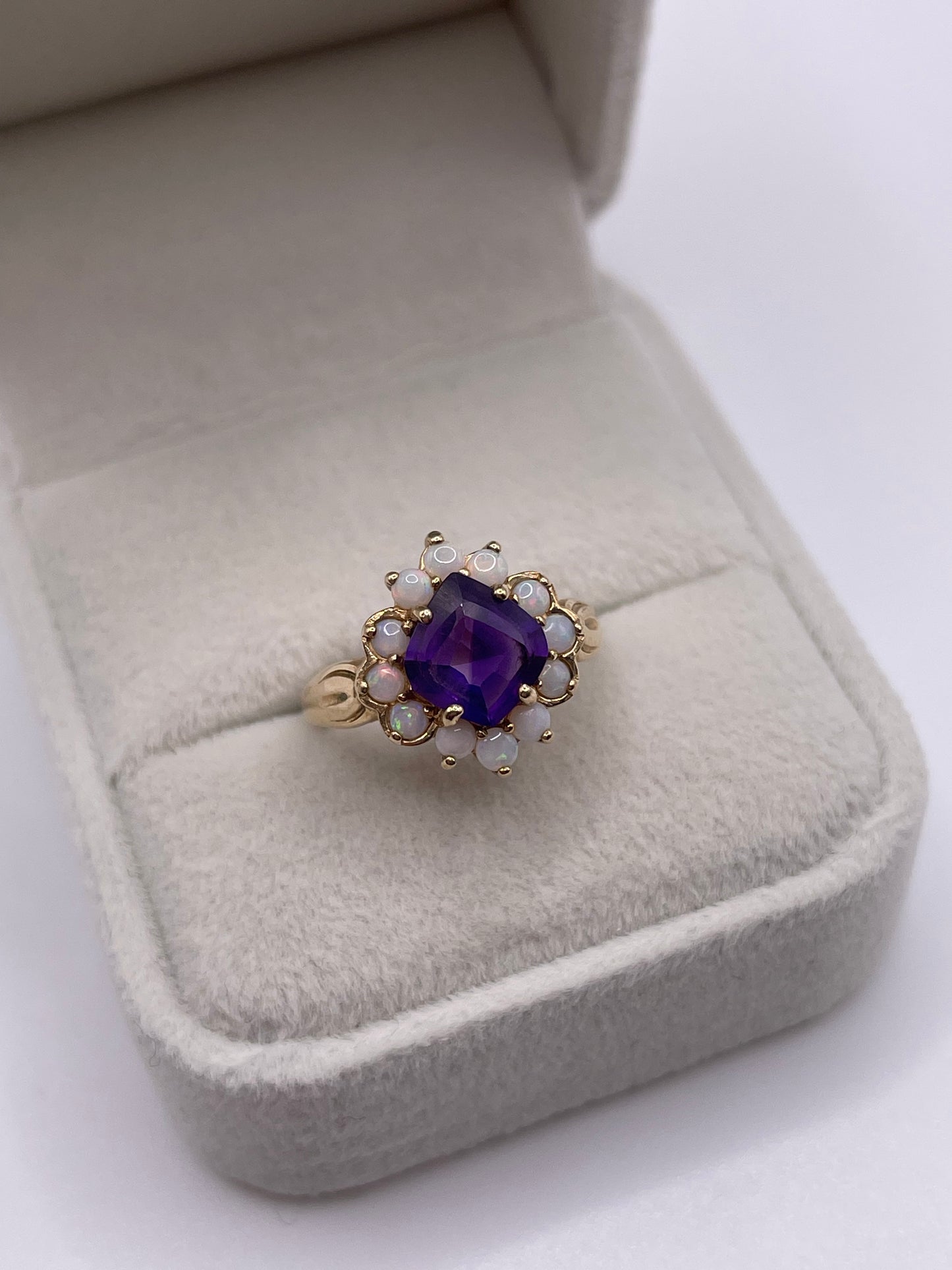 9ct gold amethyst and opal ring