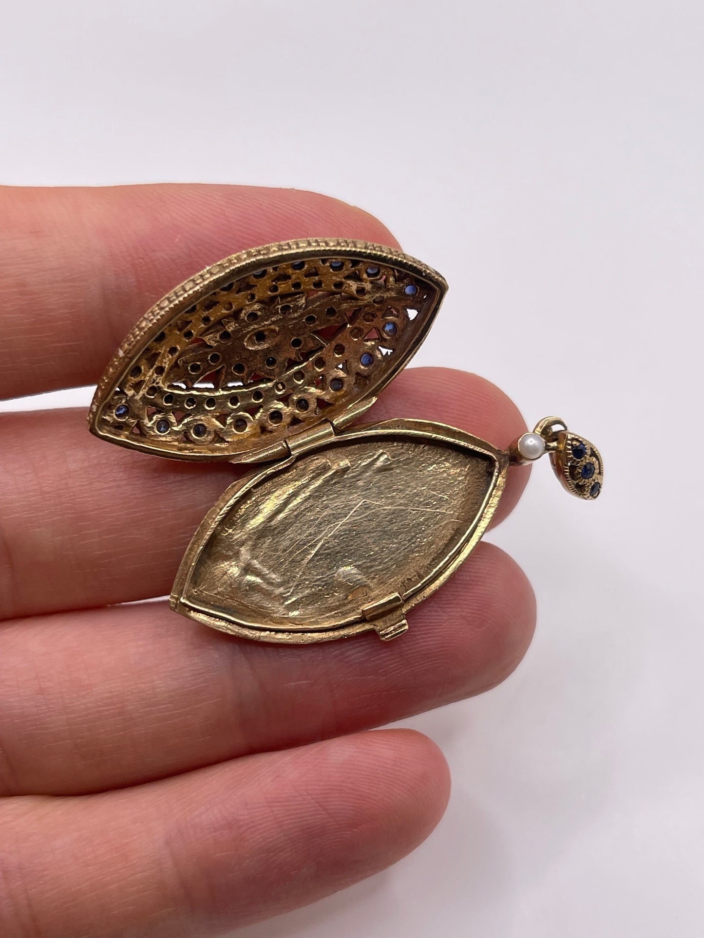 9ct gold sapphire and pearl locket pendant