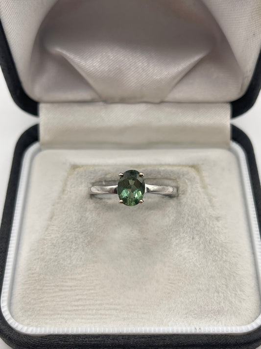 9ct white gold quartz ring