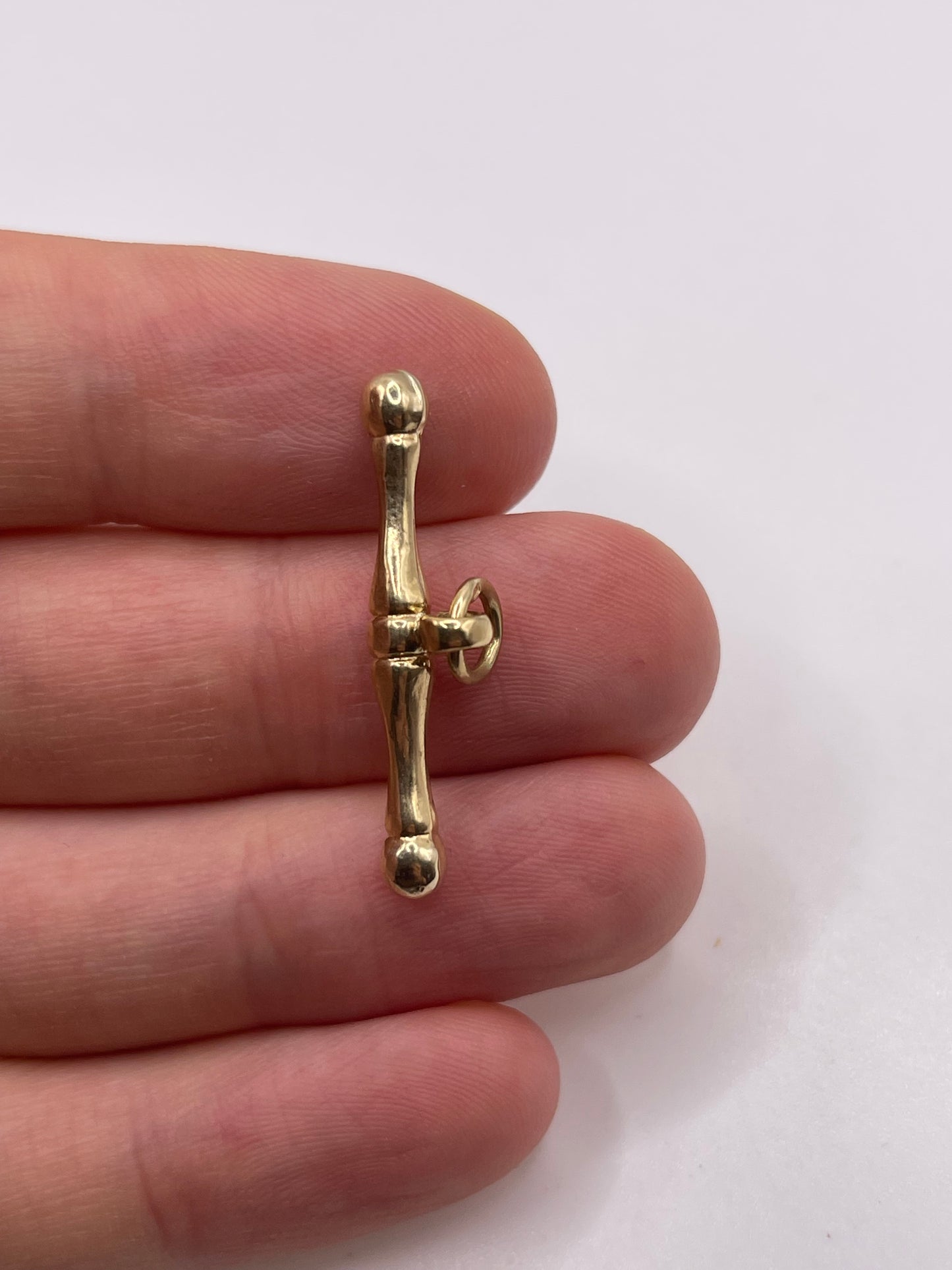 9ct gold t bar pendant