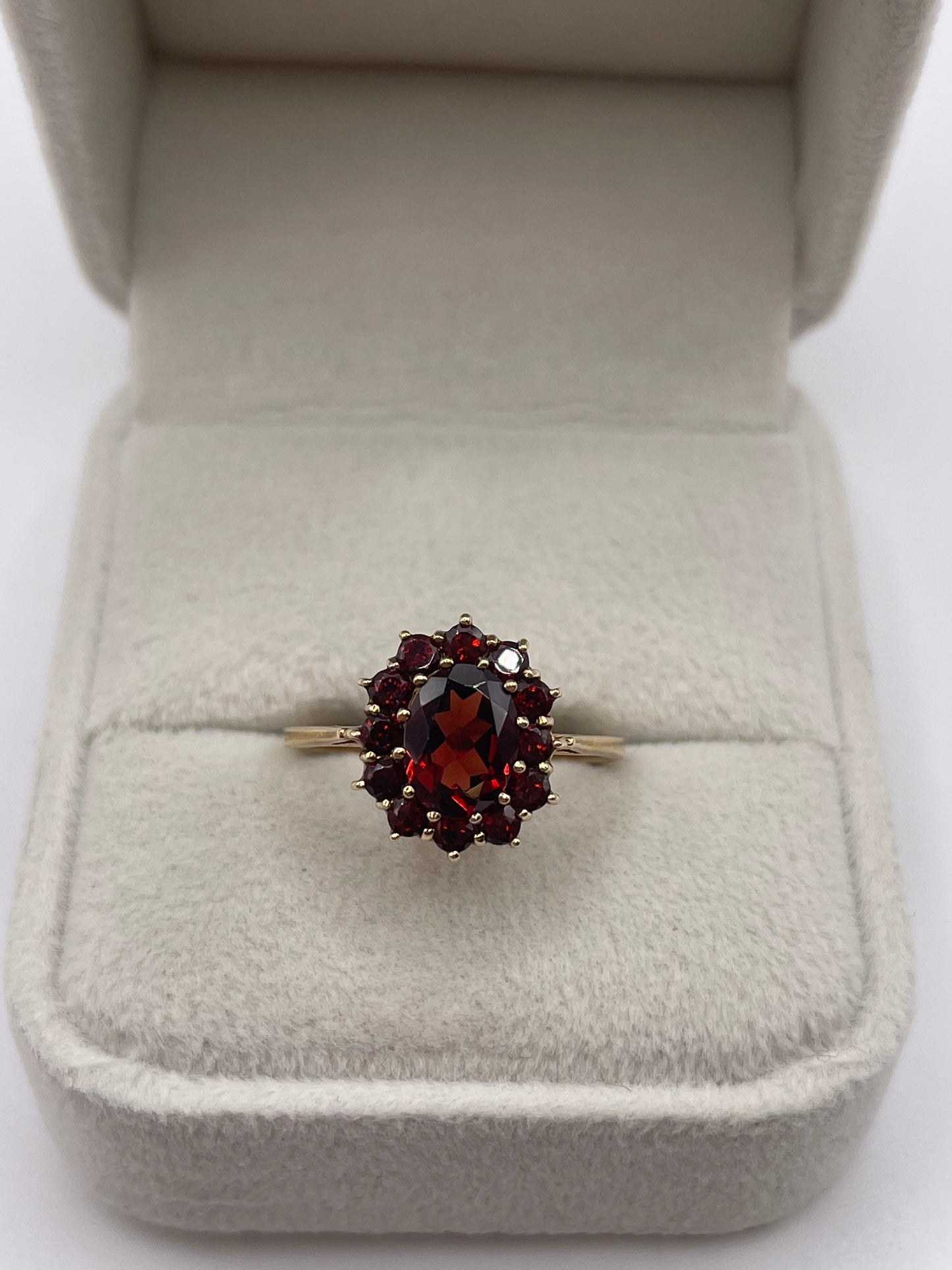 9ct gold garnet cluster ring