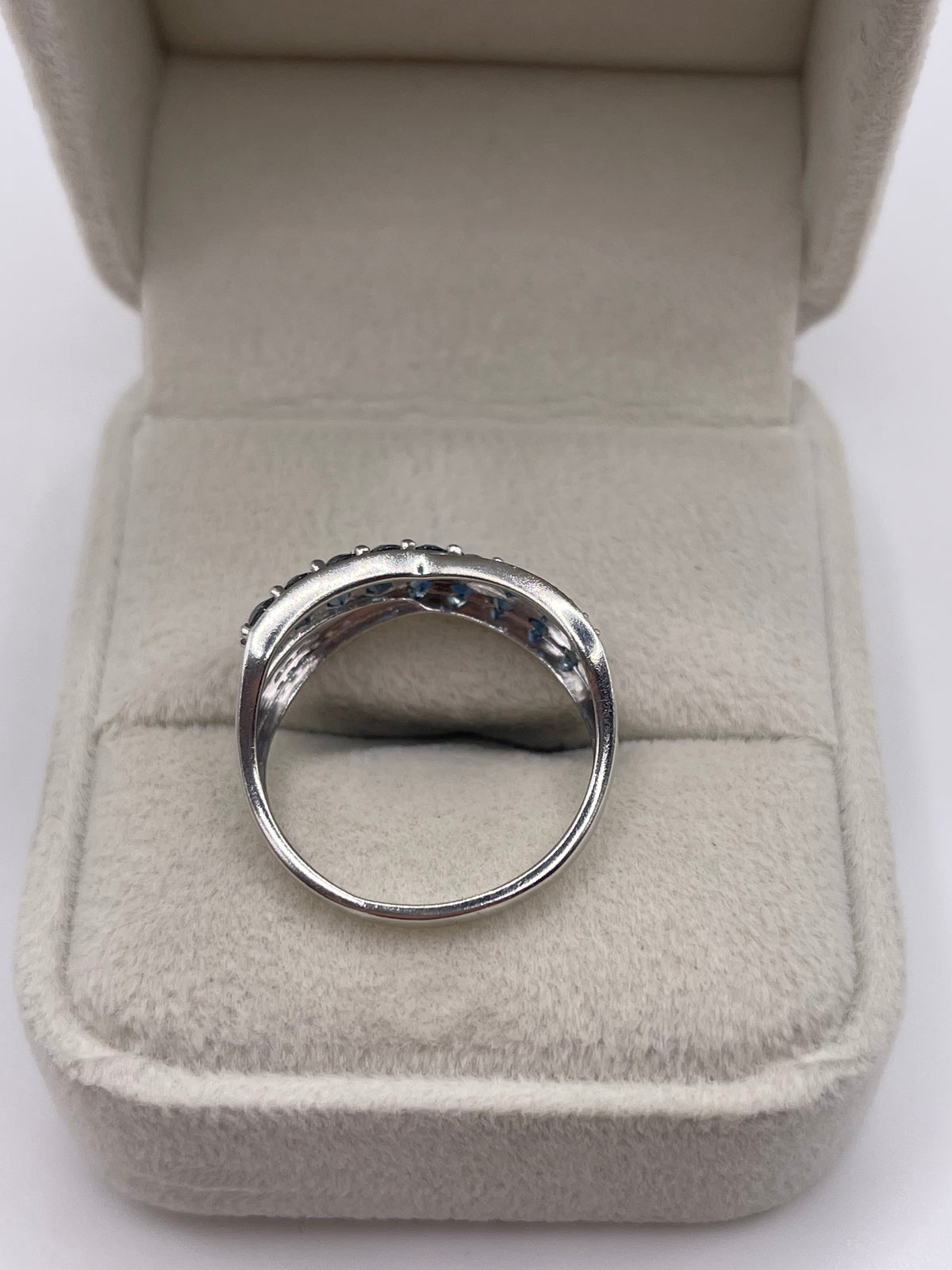 9ct white gold sapphire and diamond ring