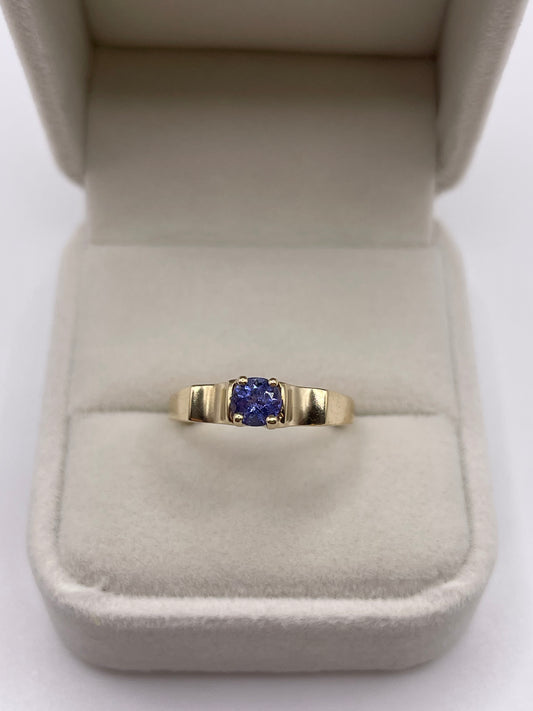 9ct gold tanzanite ring