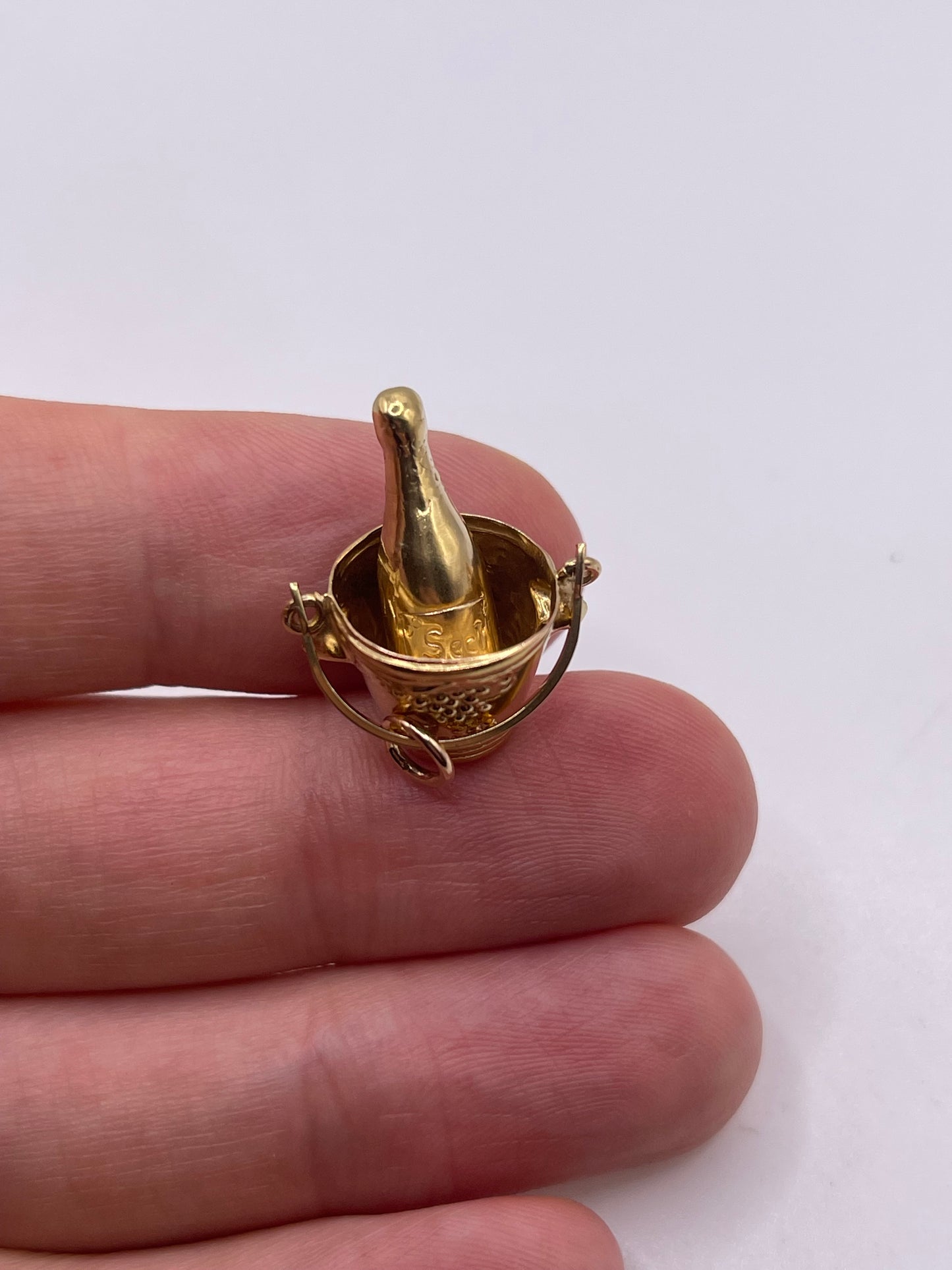 9ct gold wine charm