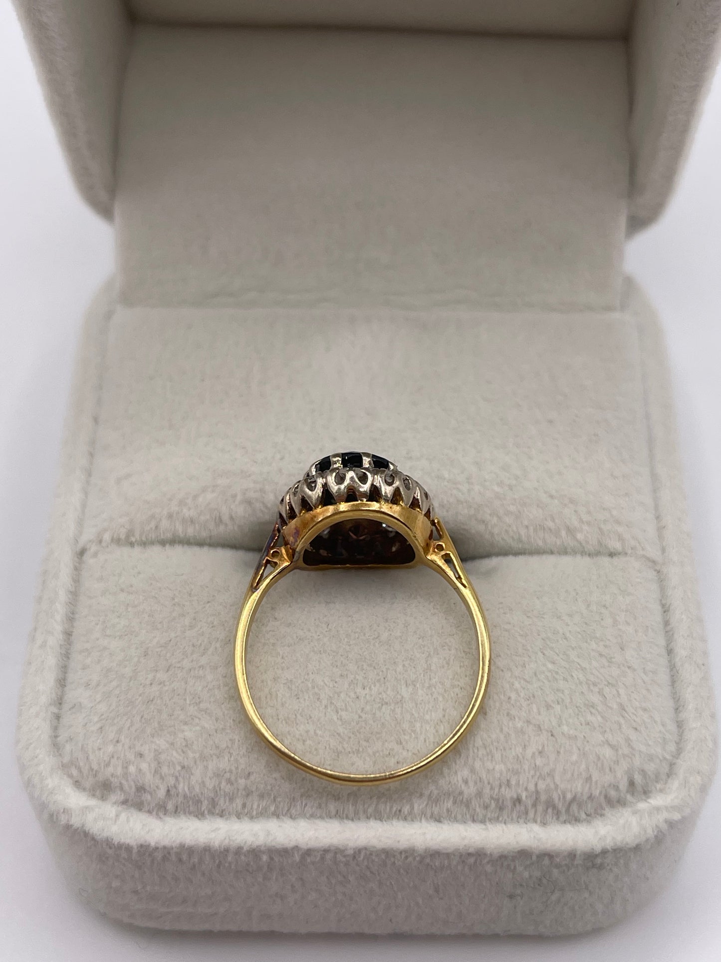 18ct gold sapphire and diamond ring