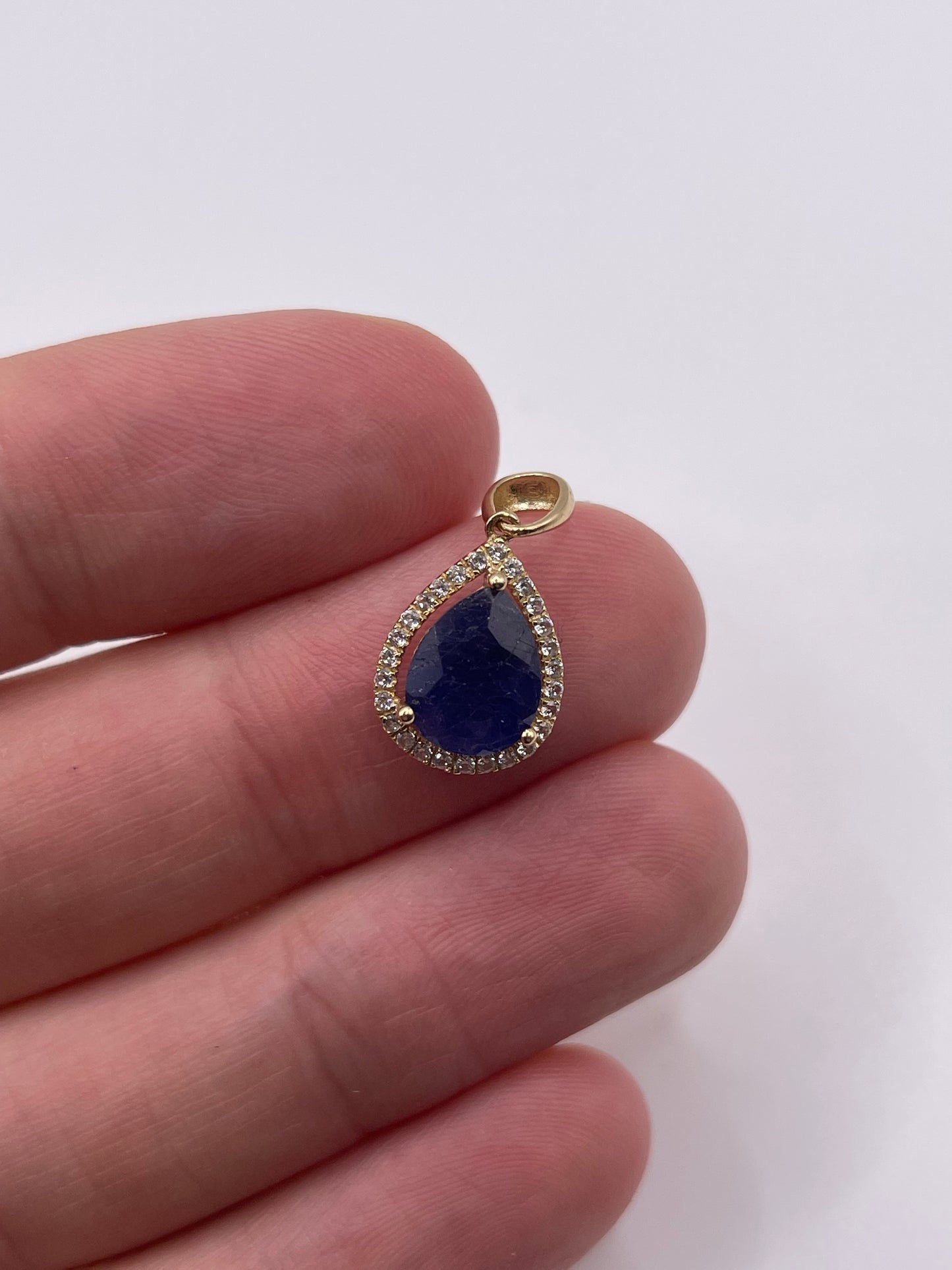9ct gold sapphire and zircon pendant