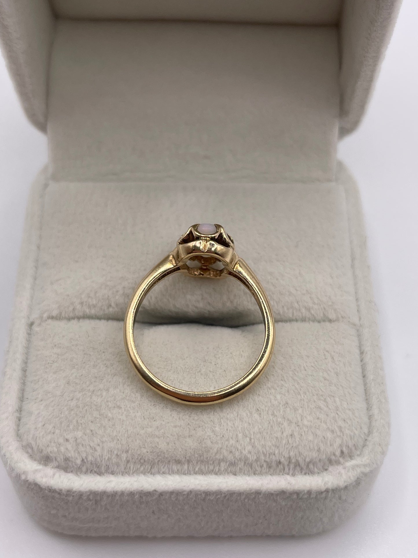 9ct gold opal ring