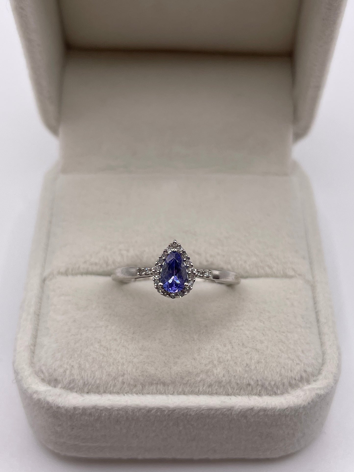 9ct white gold tanzanite and diamond ring