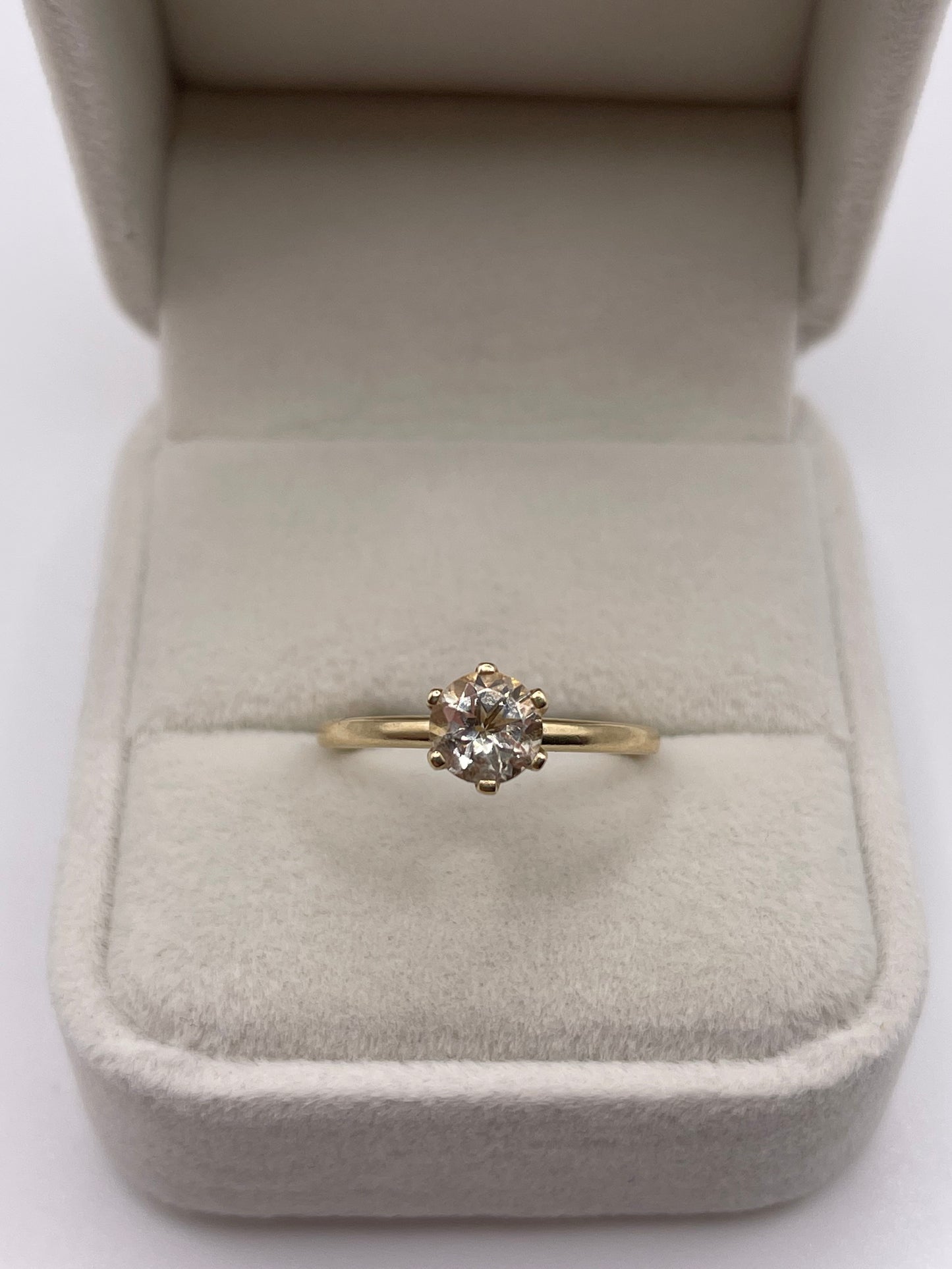 9ct gold quartz ring