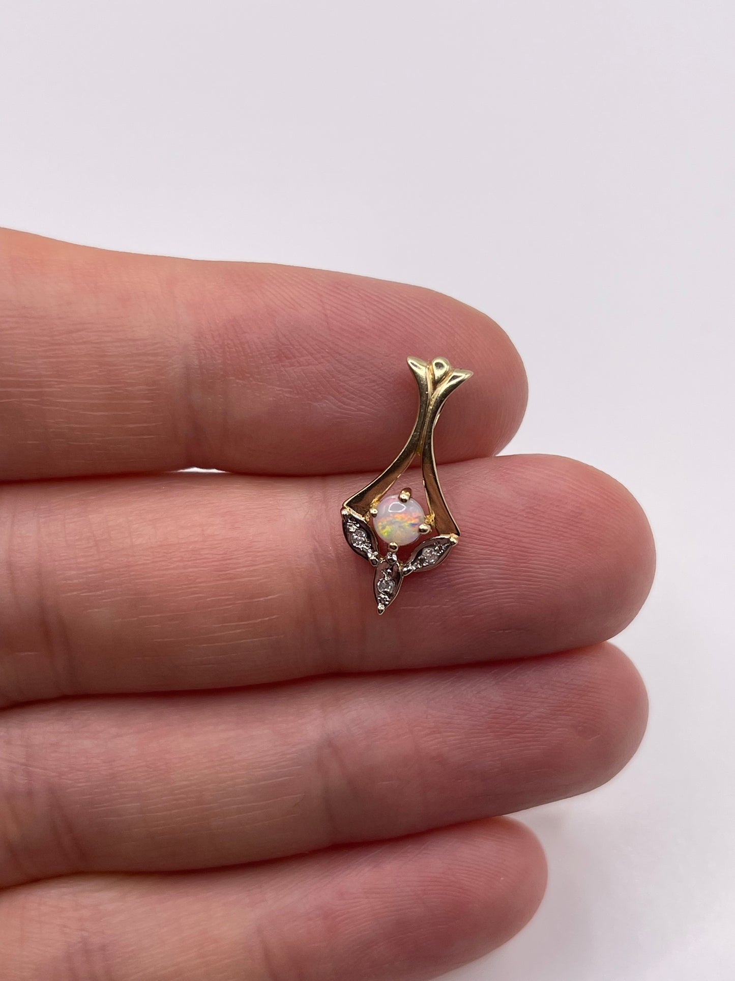 9ct gold opal and diamond pendant