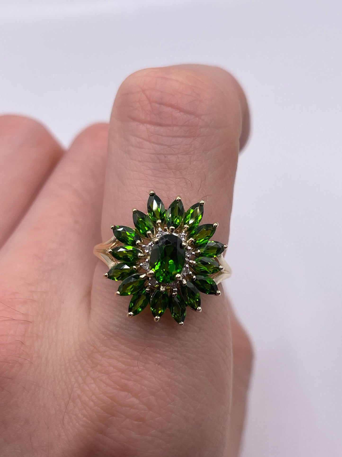 9ct gold diopside and diamond cluster ring