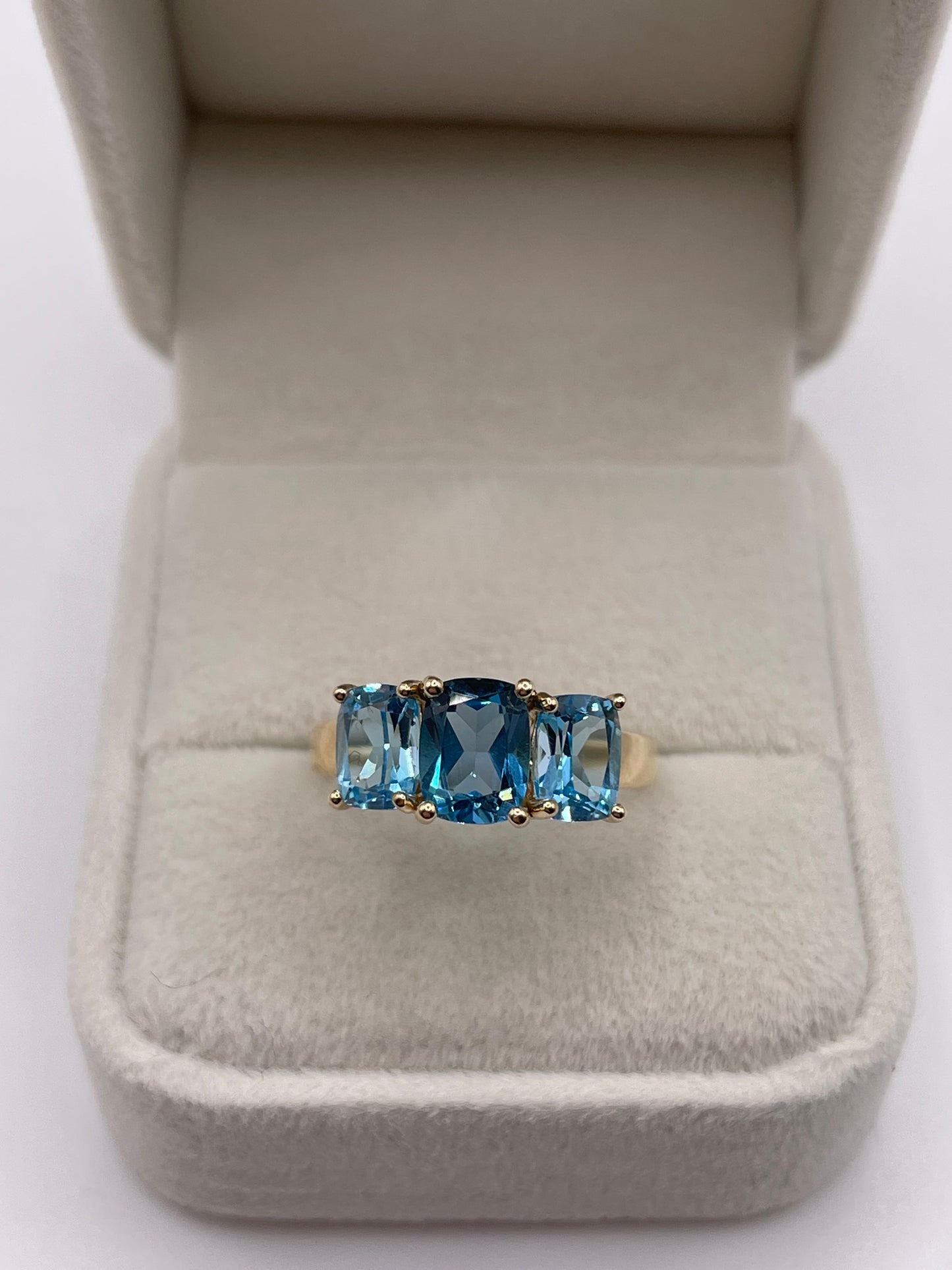 9ct gold blue topaz ring
