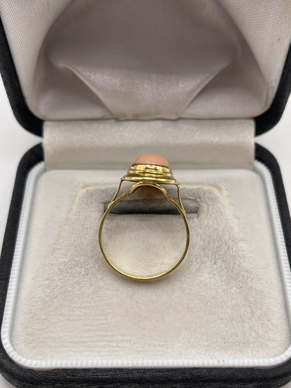 18ct gold coral ring