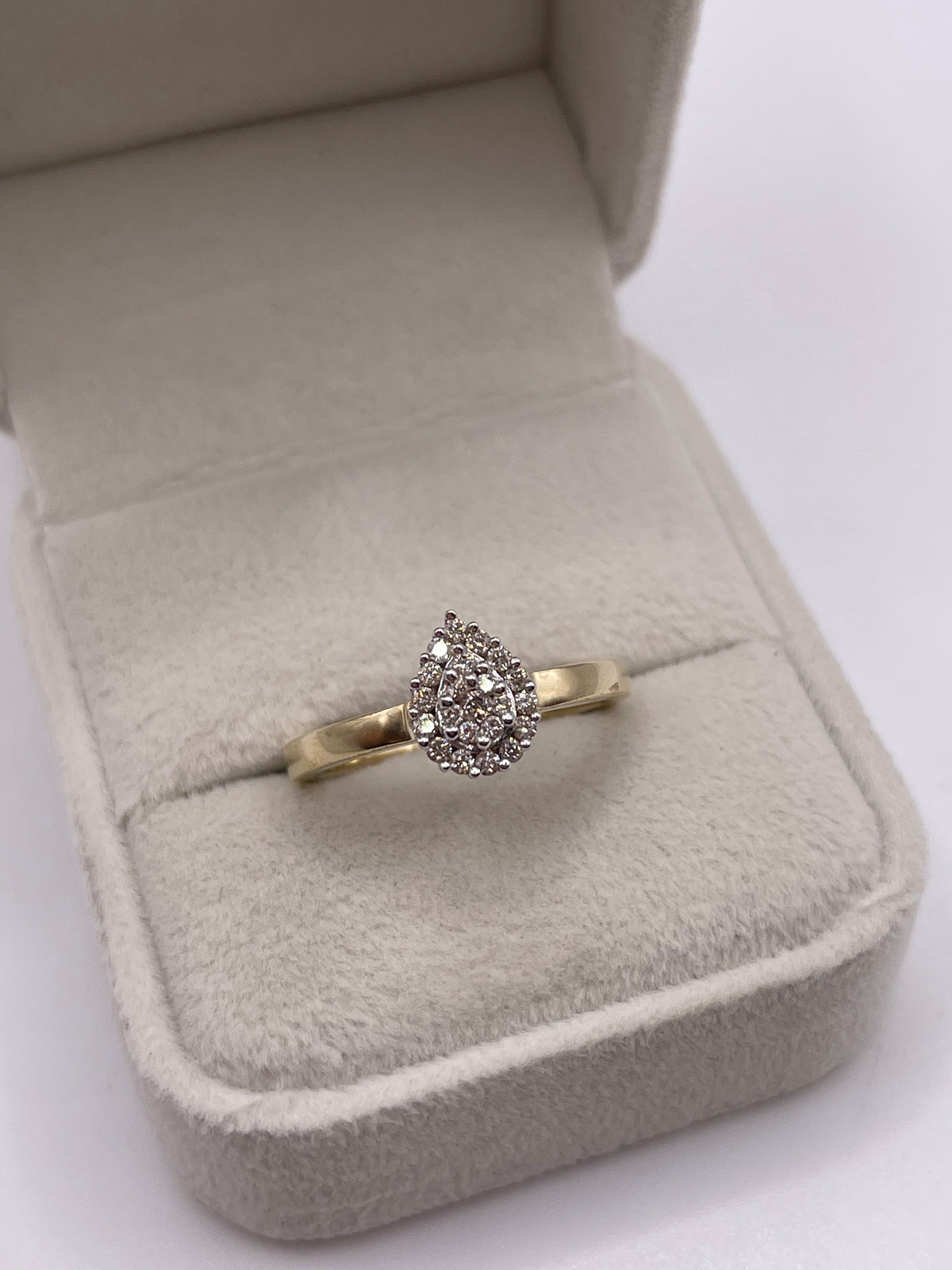 9ct gold diamond cluster ring
