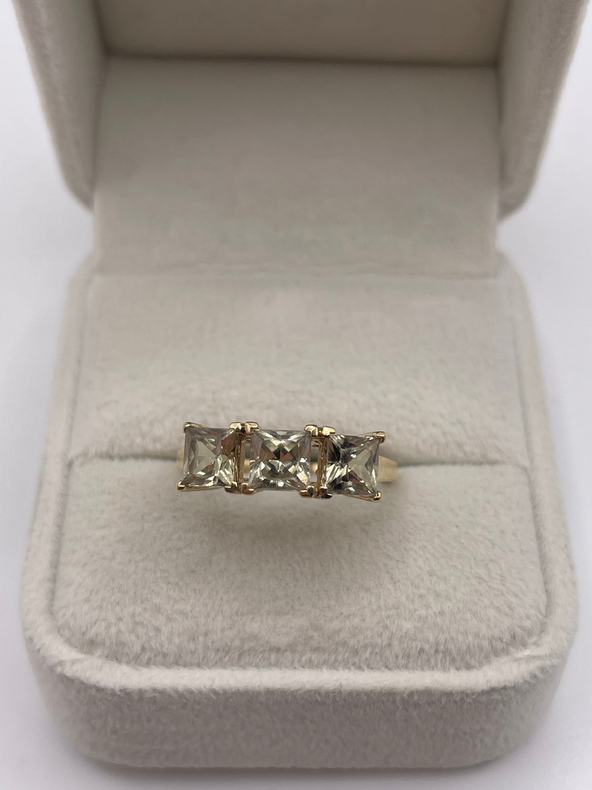 9ct gold quartz ring