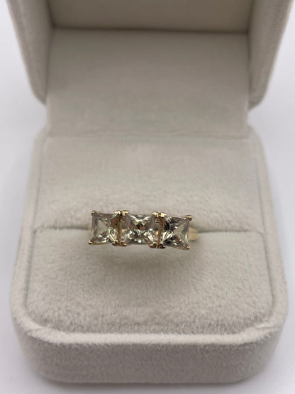 9ct gold quartz ring