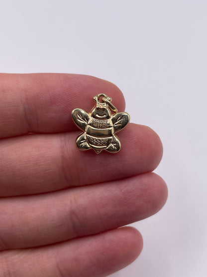 9ct gold bee charm