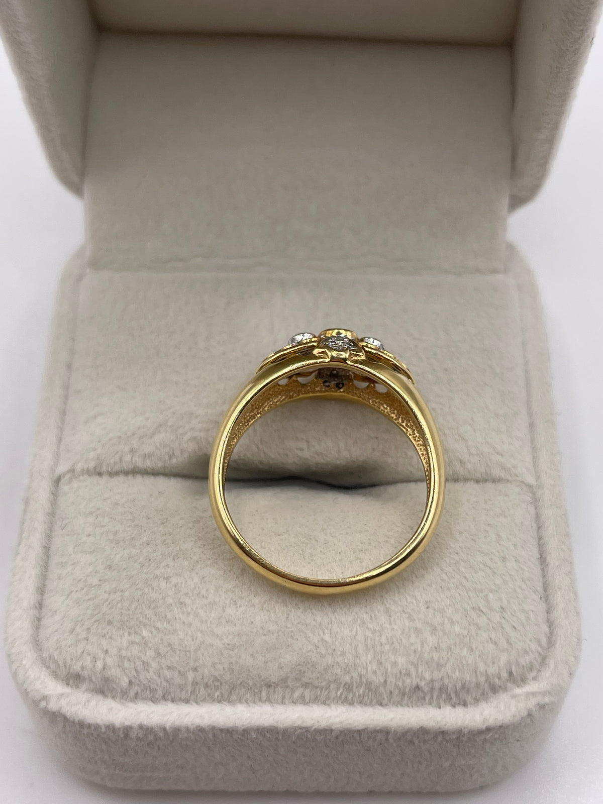 18ct gold emerald and diamond ring