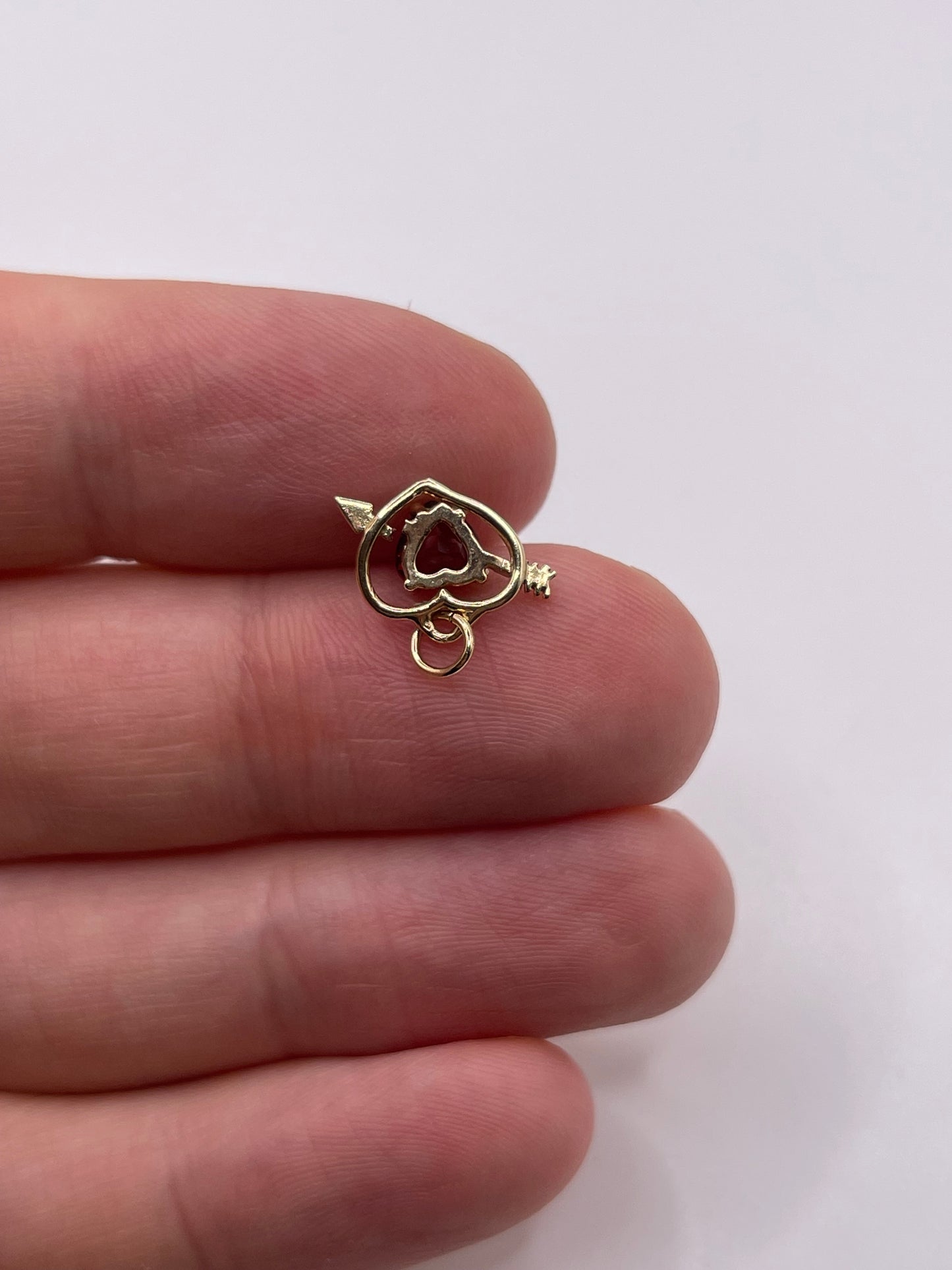 9ct gold garnet heart pendant