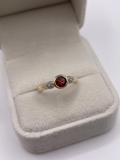 9ct gold garnet and diamond ring