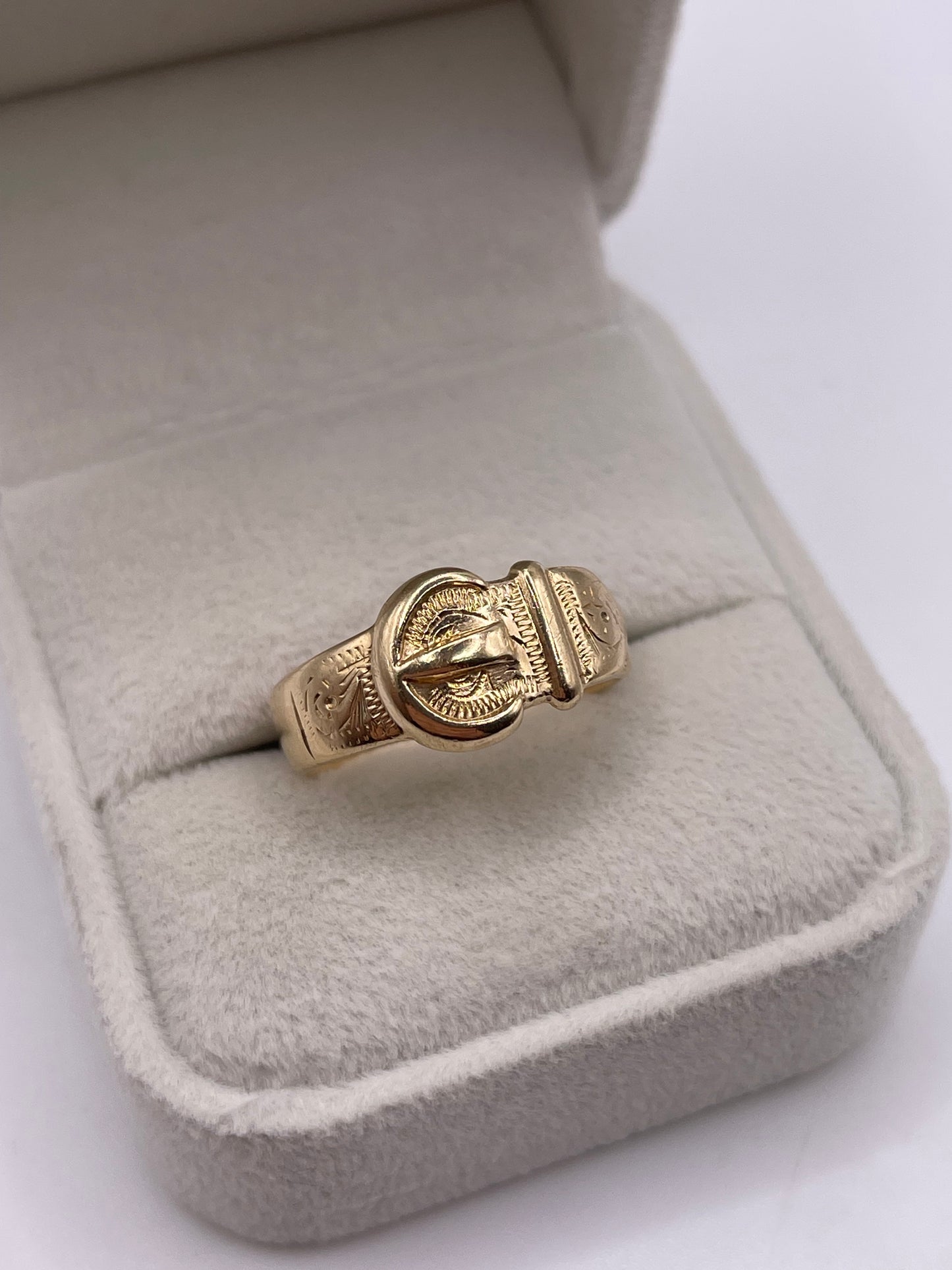 9ct gold buckle ring