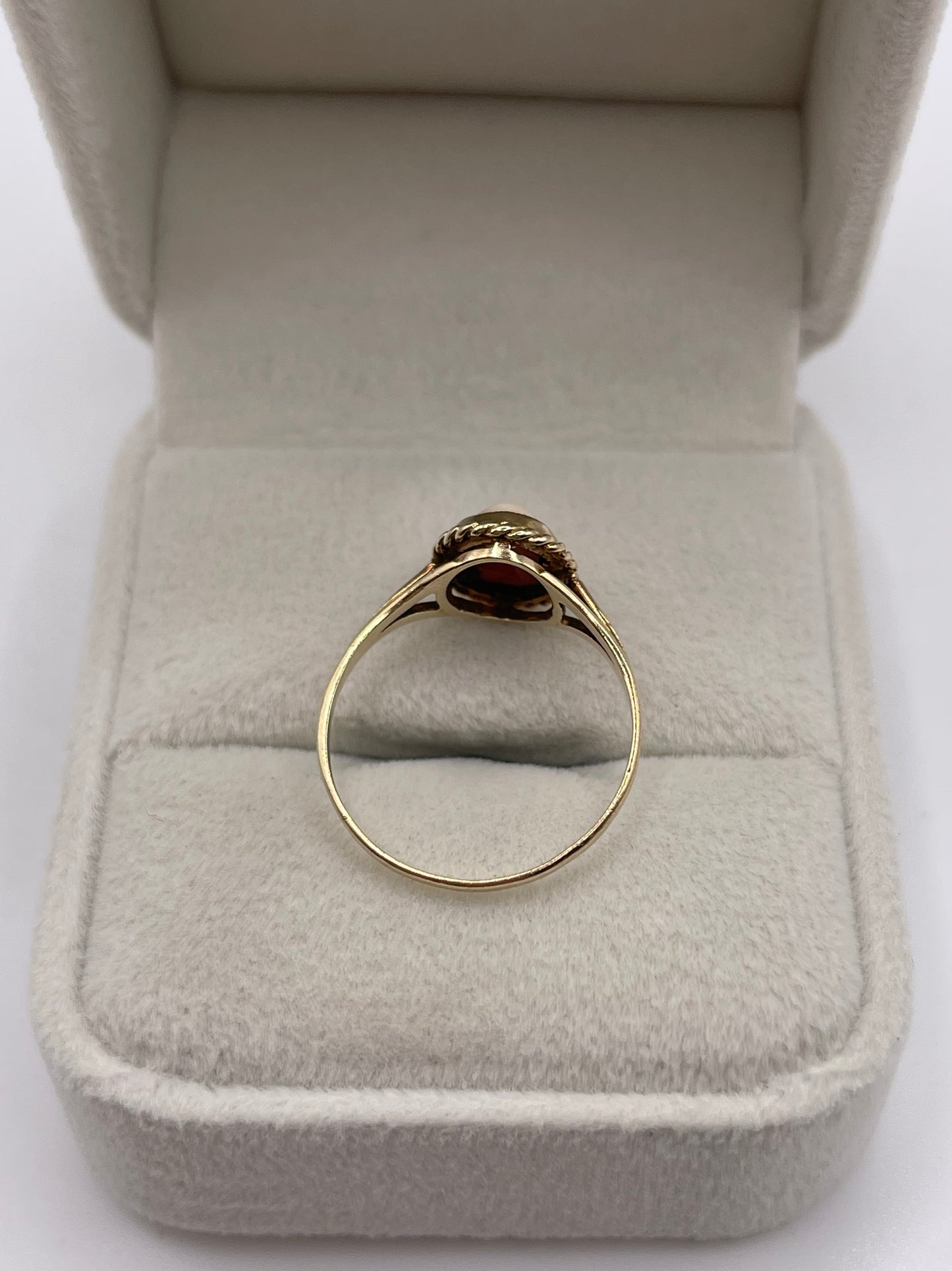9ct gold cameo ring
