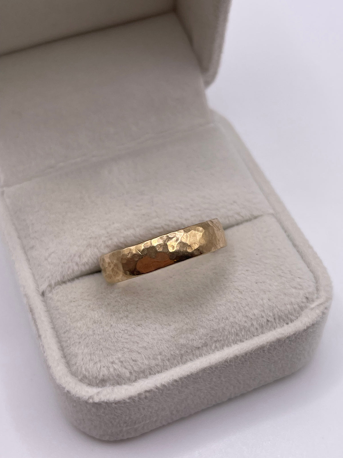 9ct gold band