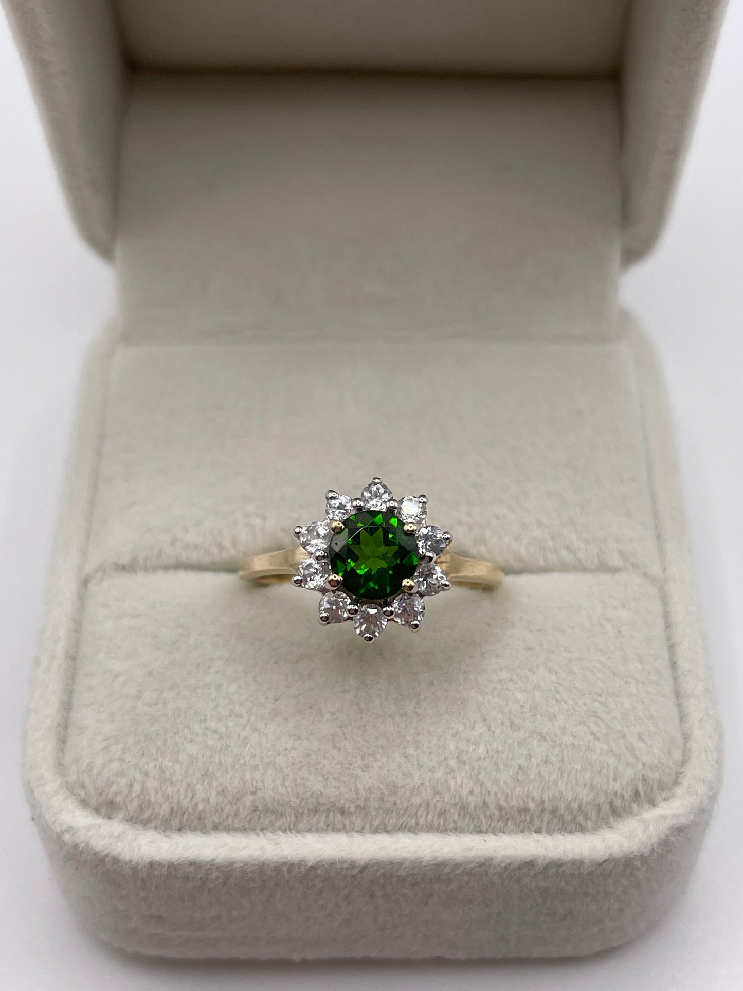 9ct gold diopside and zircon ring