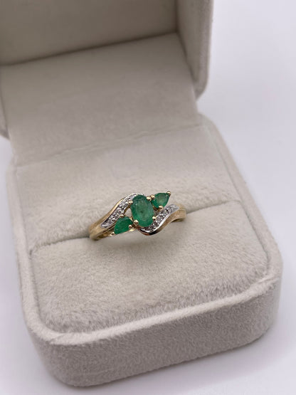 9ct gold emerald and diamond ring