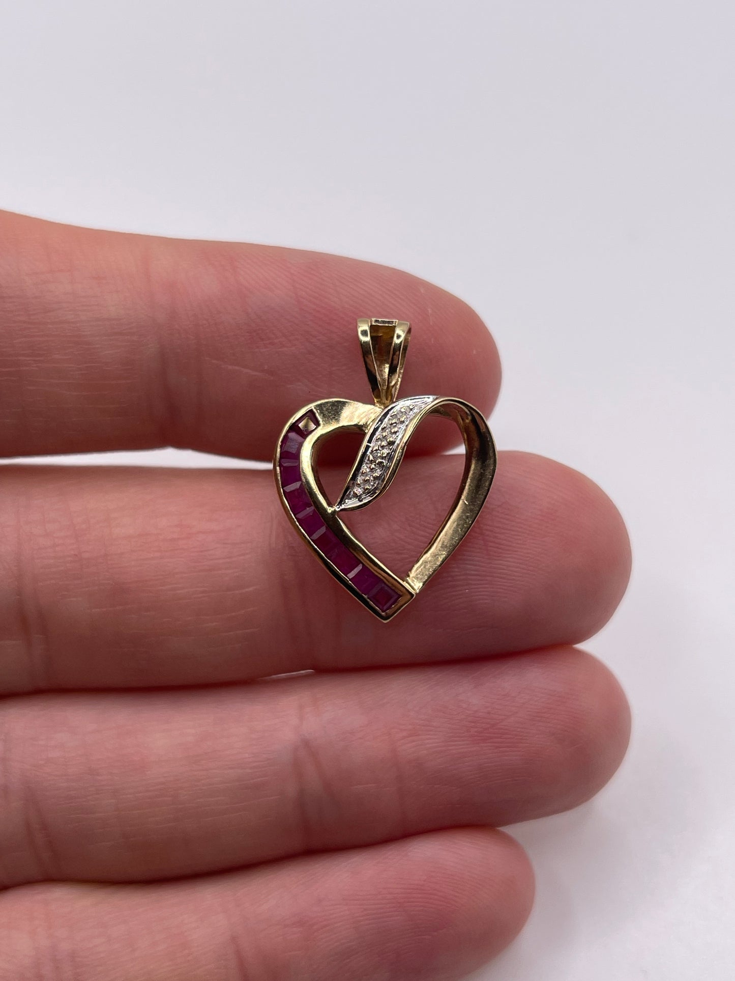 9ct gold ruby and diamond heart pendant