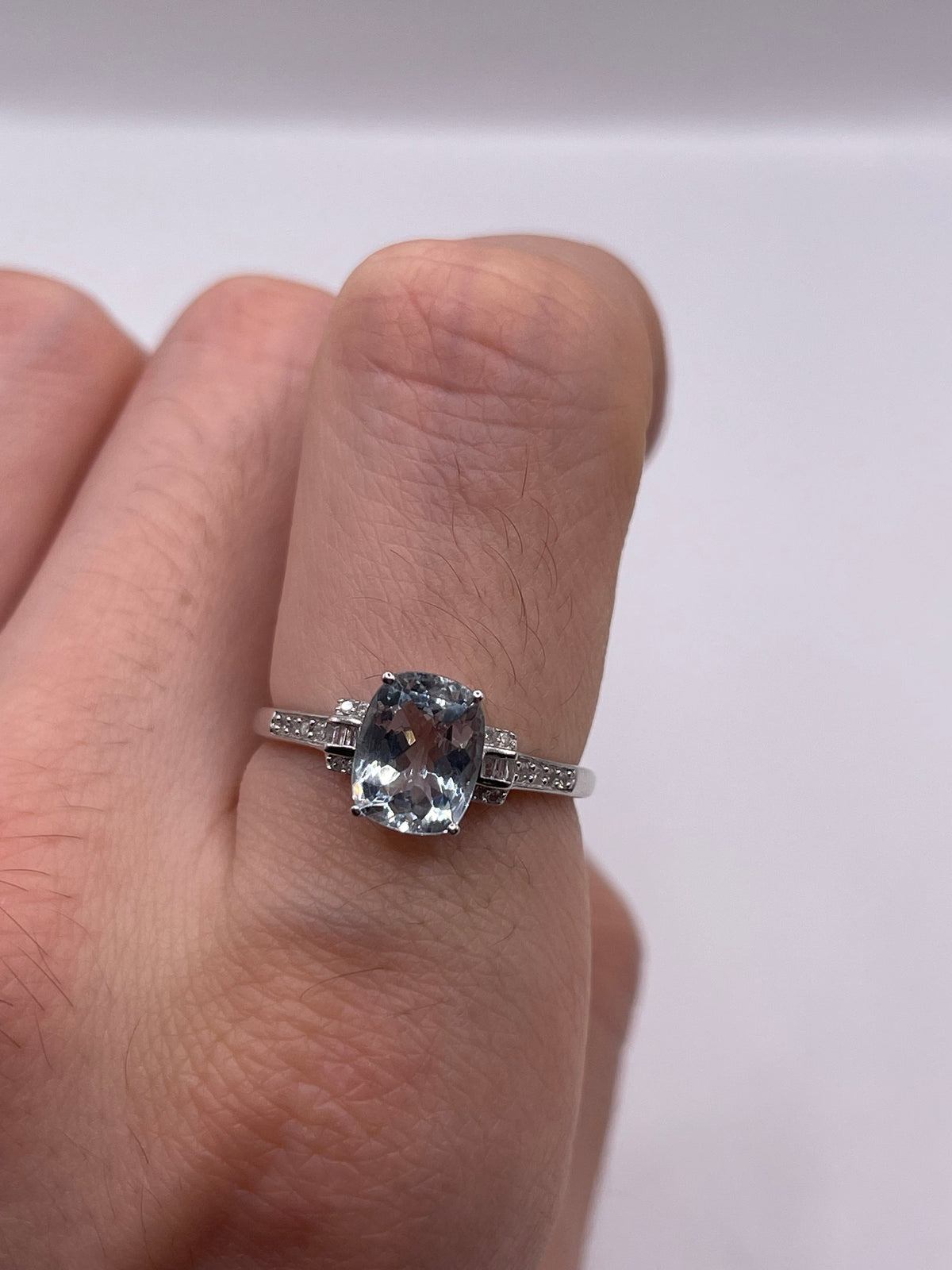 9ct gold aquamarine and diamond ring