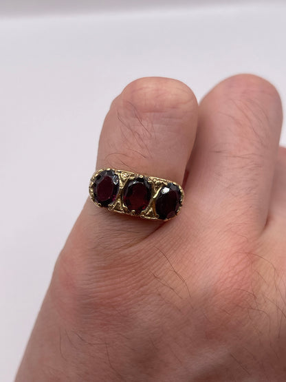 9ct gold garnet ring