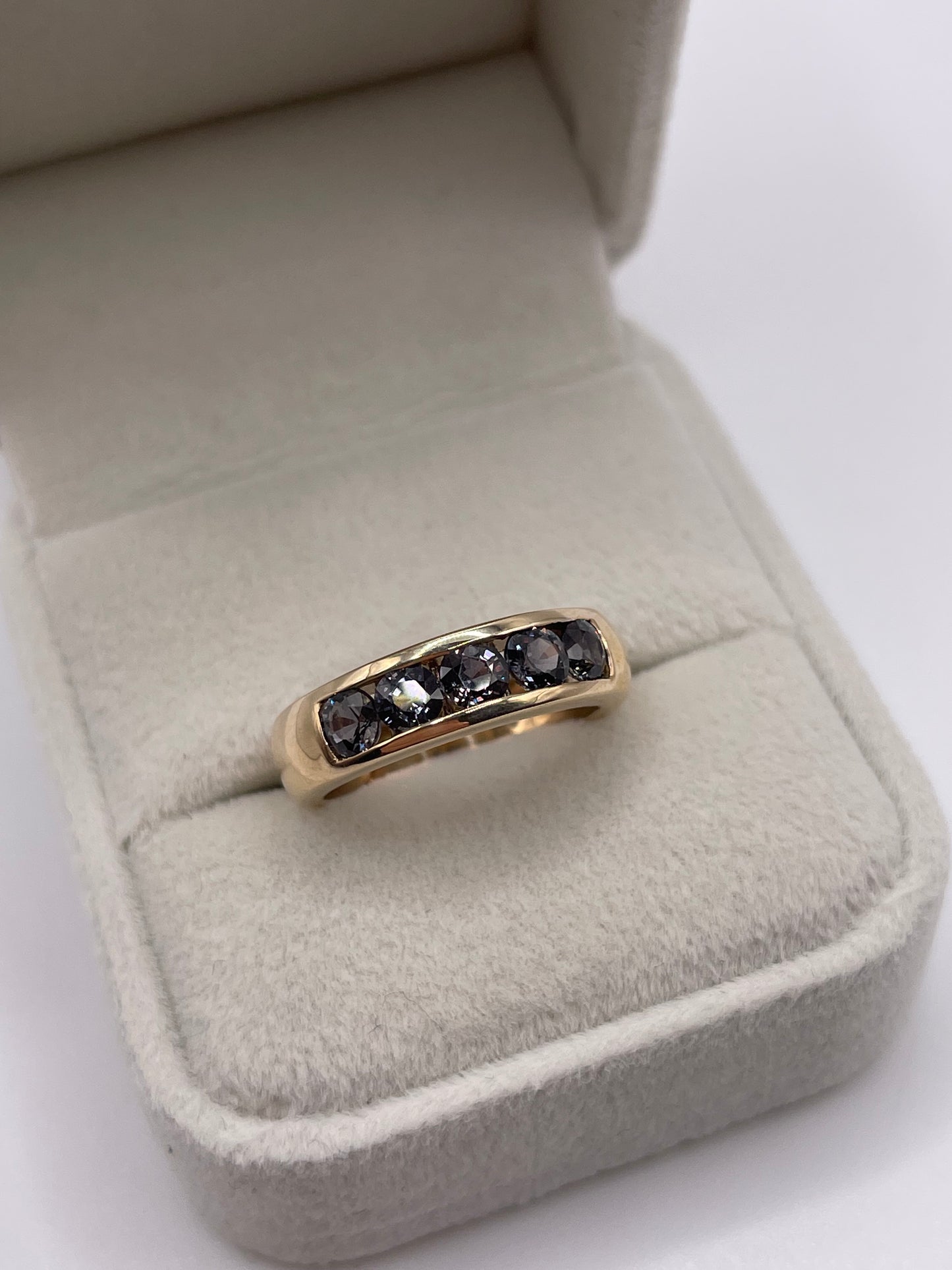9ct gold colour change garnet ring