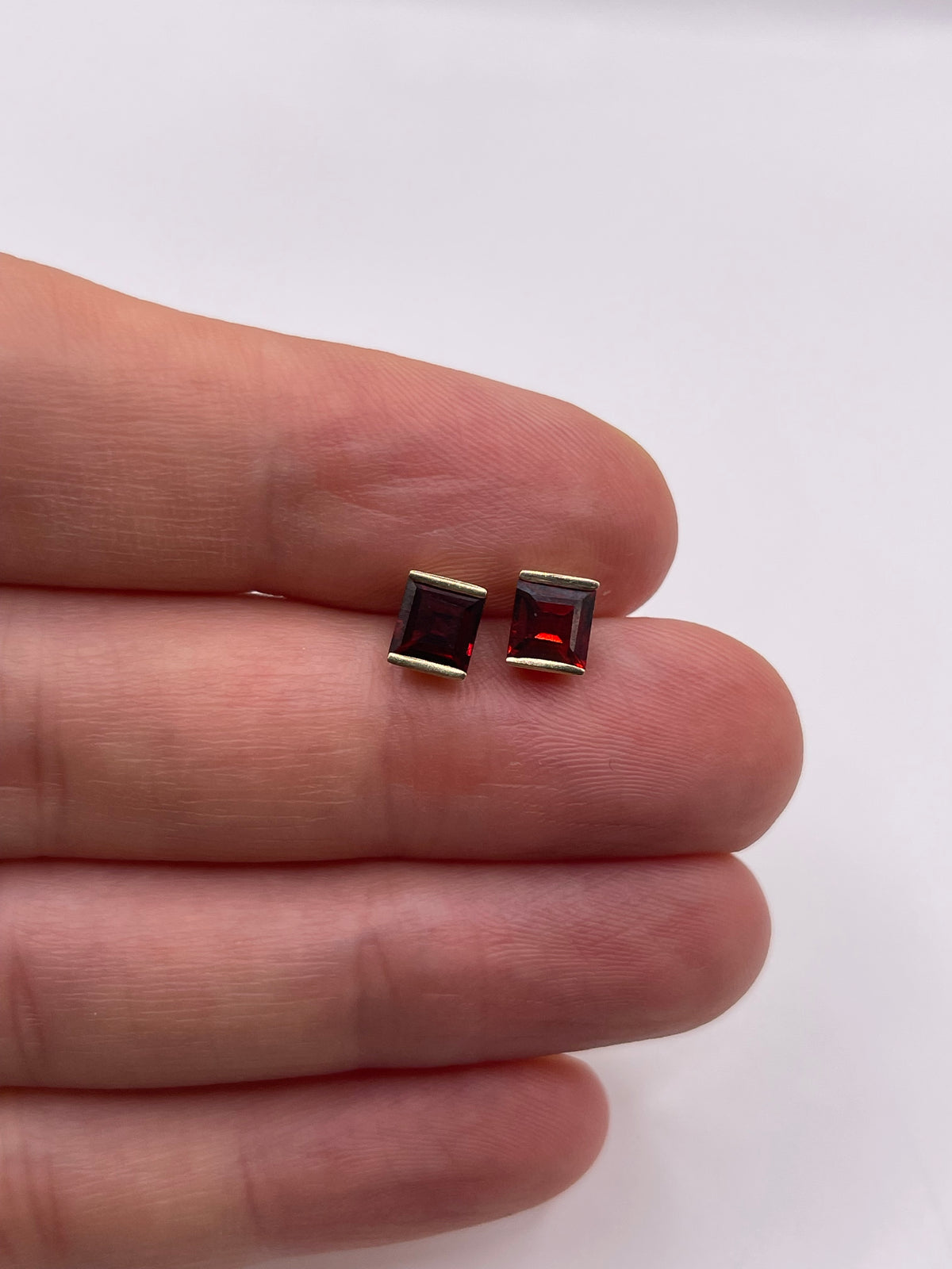 9ct gold garnet earrings