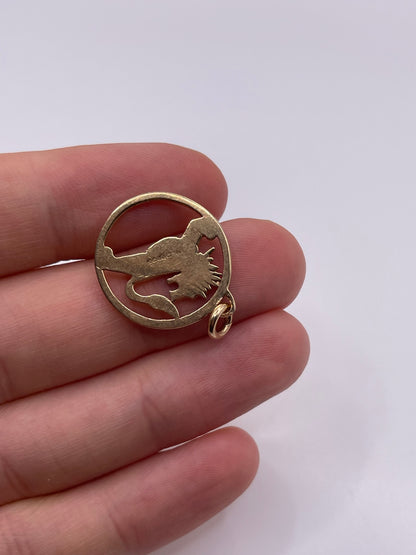 9ct gold lion pendant