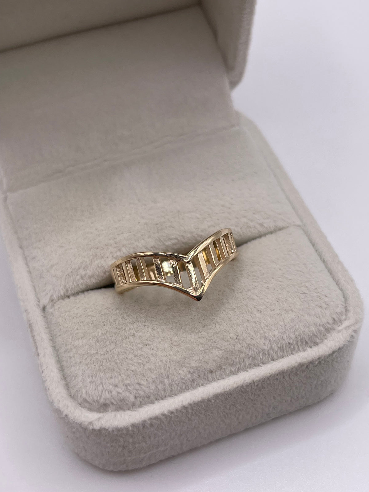 9ct gold wishbone ring