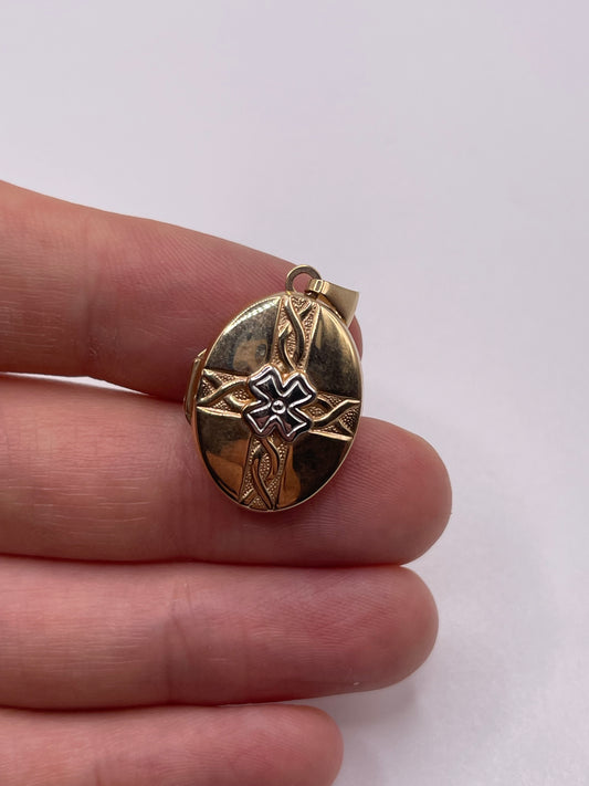 9ct gold locket pendant