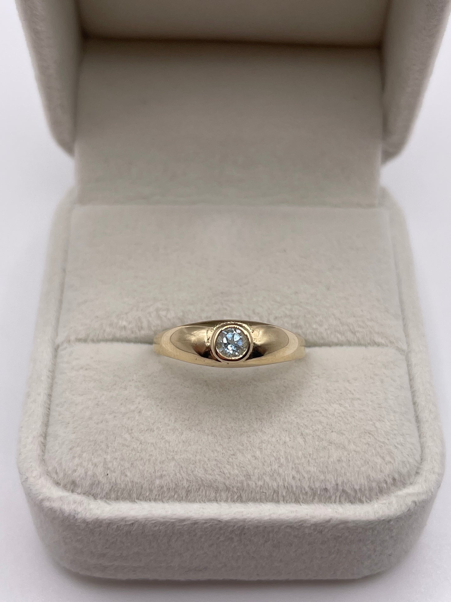 9ct gold topaz gypsy ring