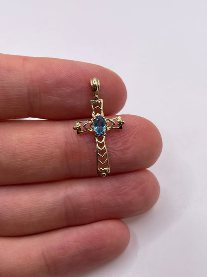 9ct gold topaz cross pendant