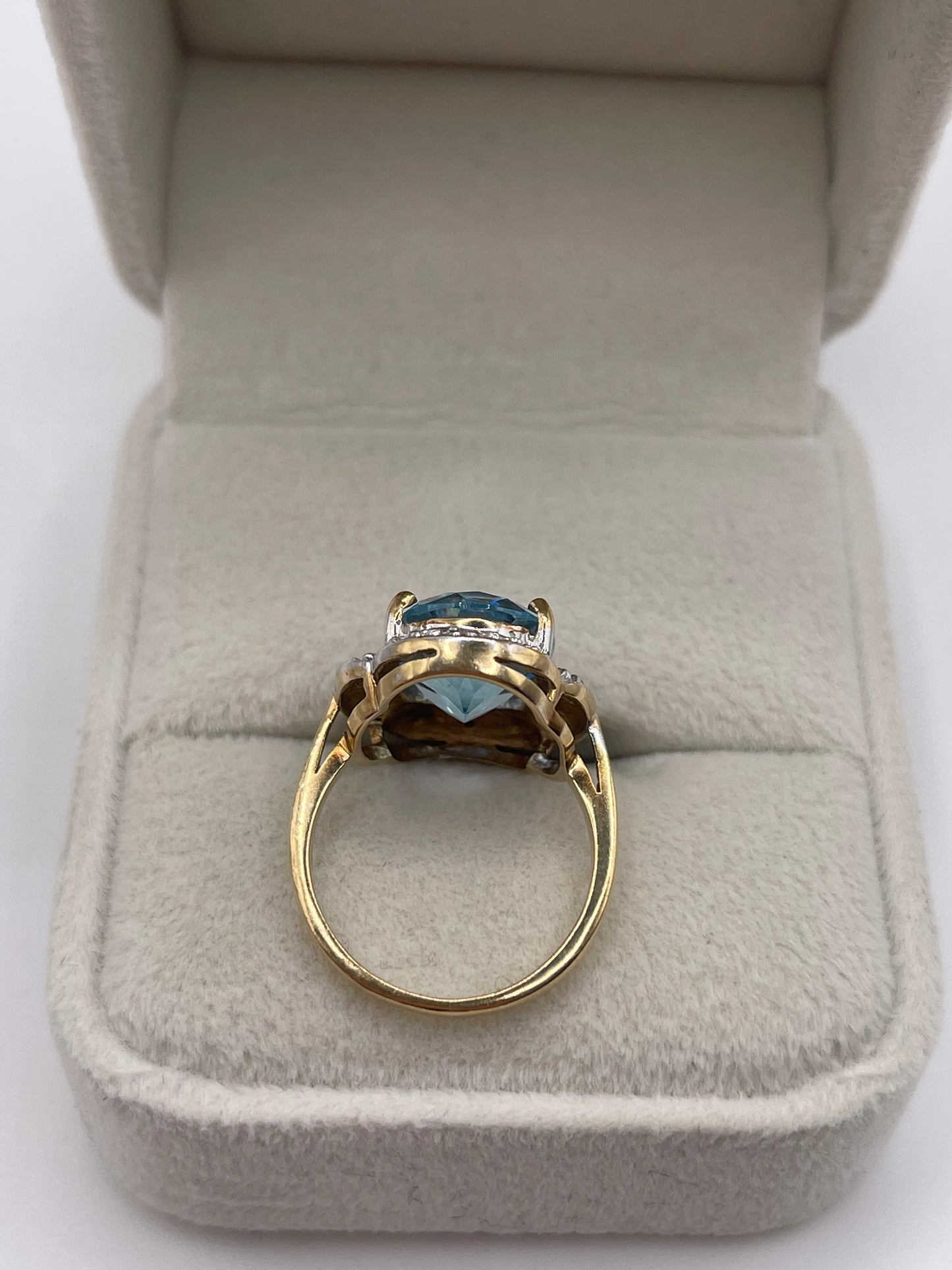 9ct gold topaz and diamond ring