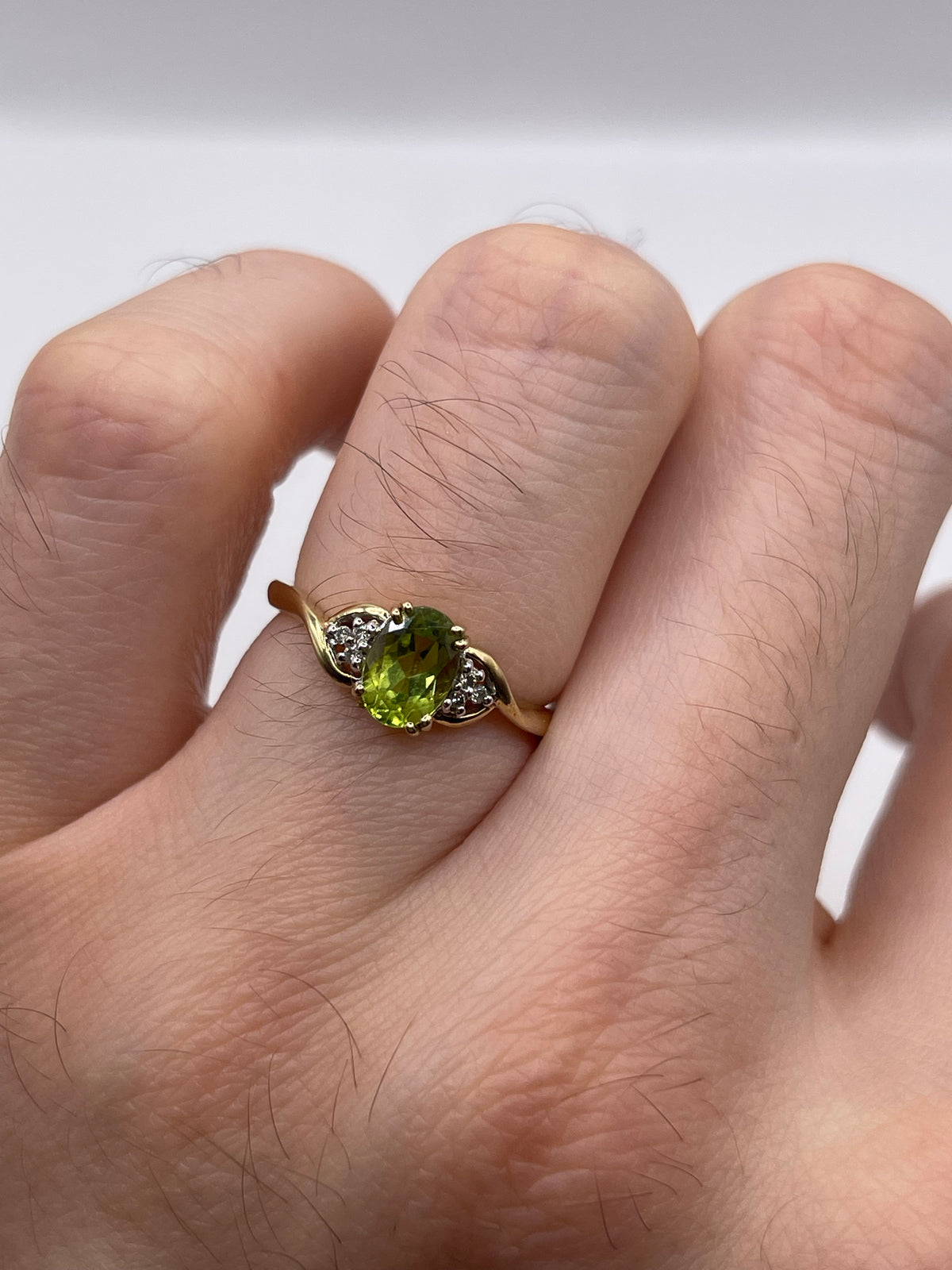 9ct gold peridot and diamond ring