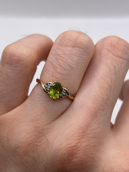 9ct gold peridot and diamond ring