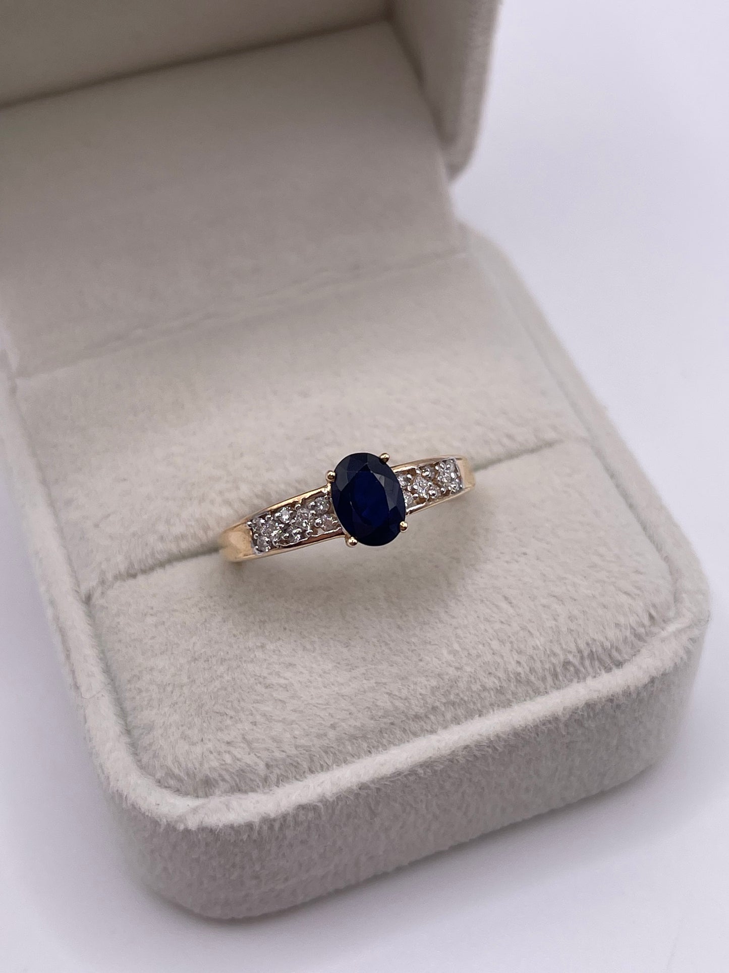 9ct gold sapphire and diamond ring