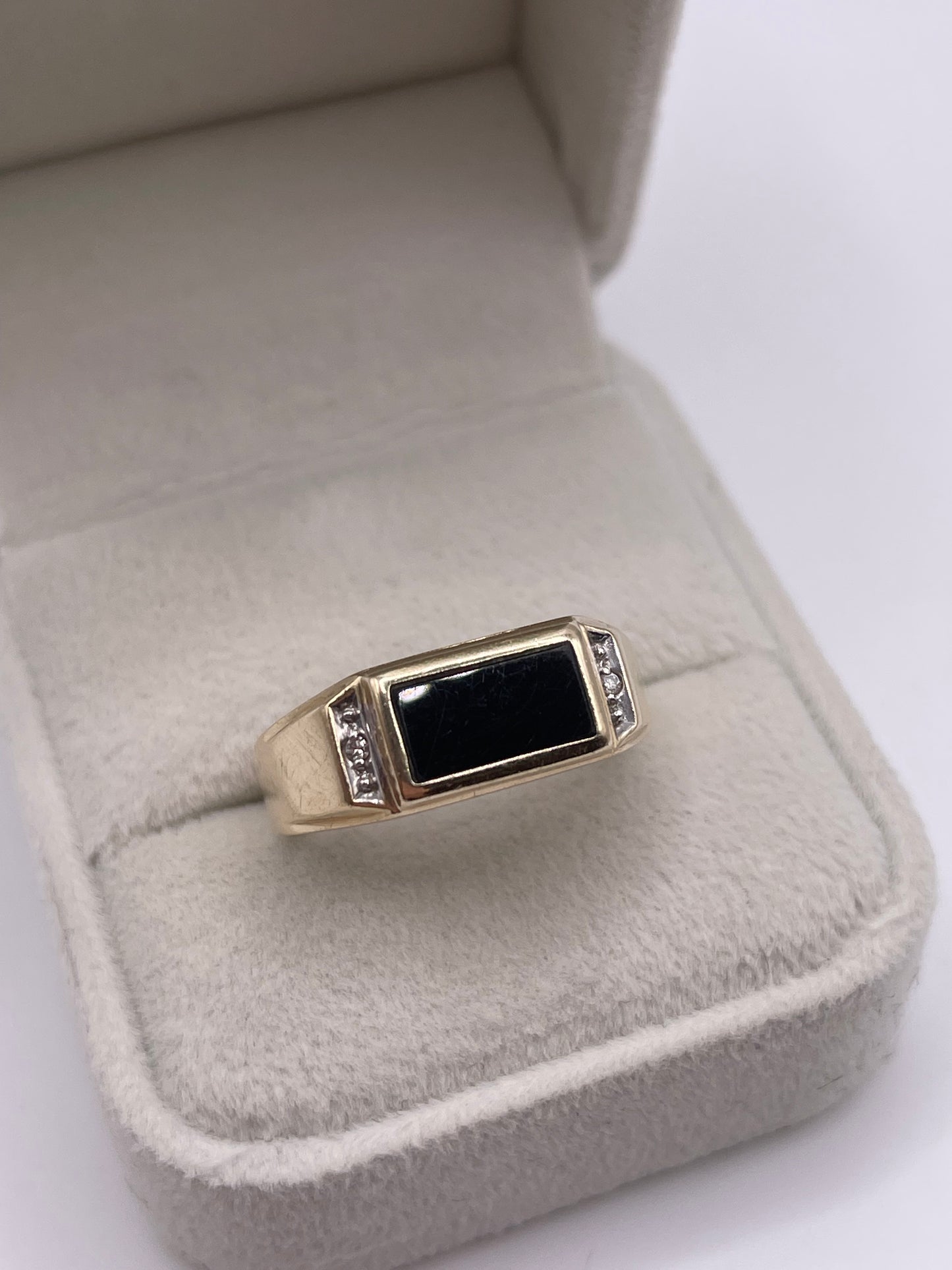 9ct gold onyx and diamond ring