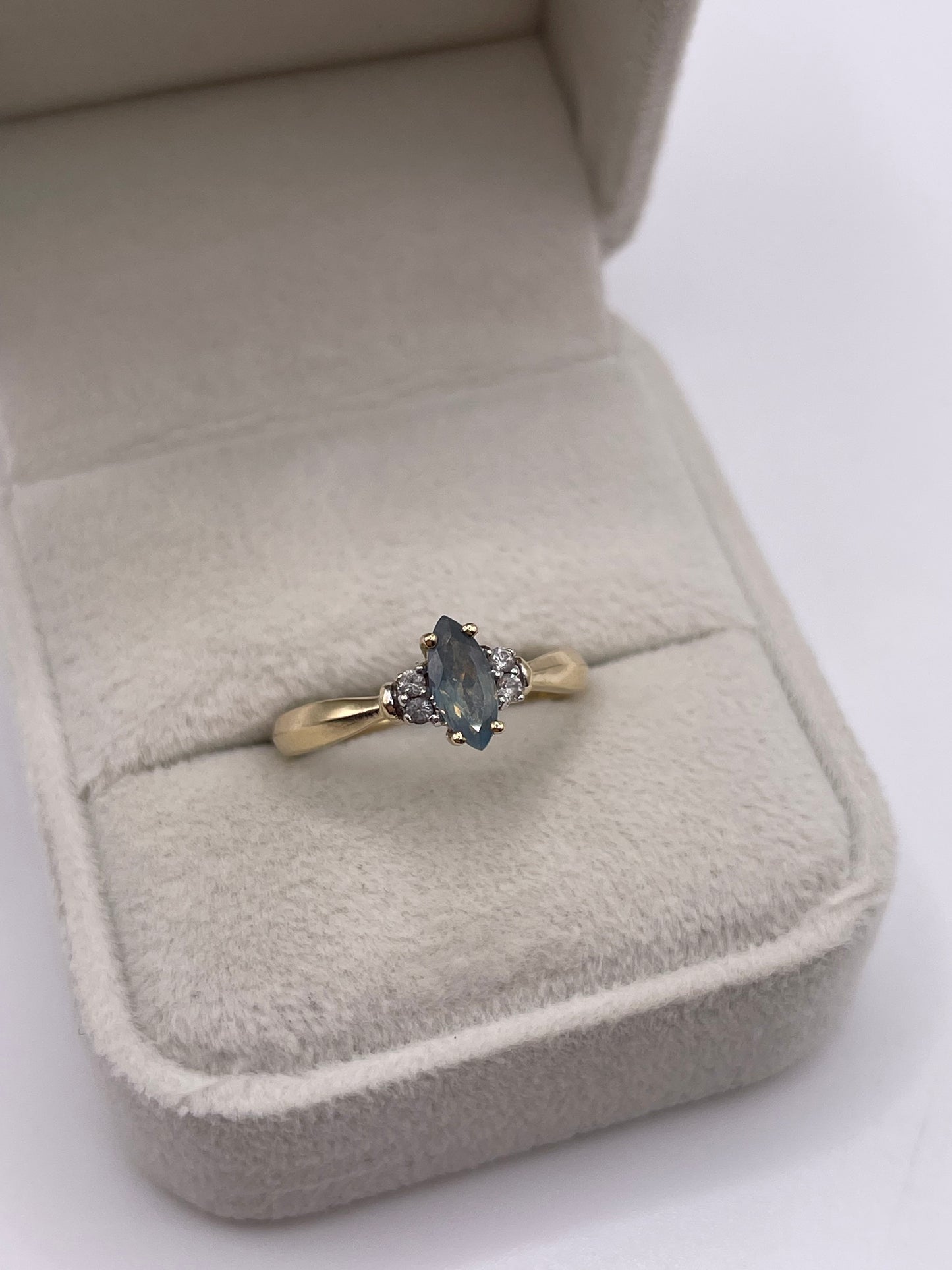 9ct gold alexandrite and zircon ring
