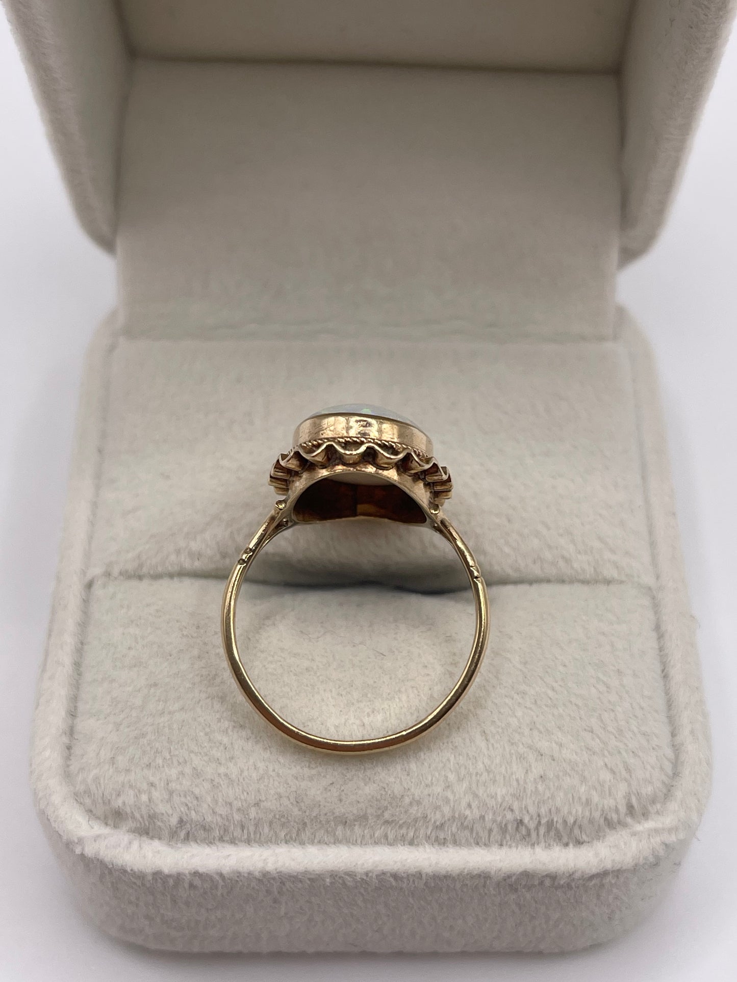 9ct gold opal ring