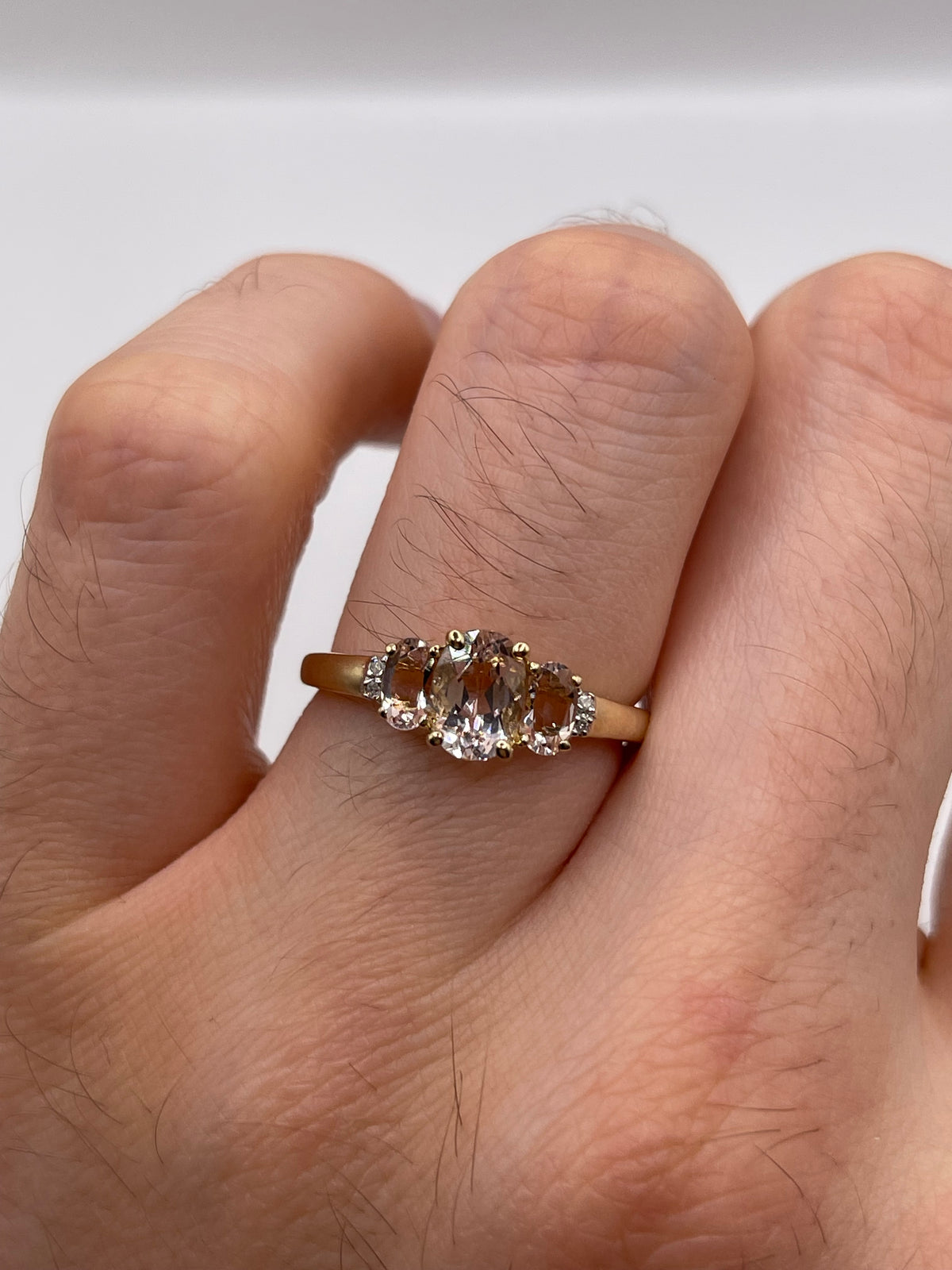 9ct gold morganite and diamond ring
