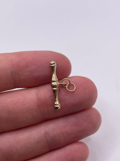 9ct gold t bar pendant